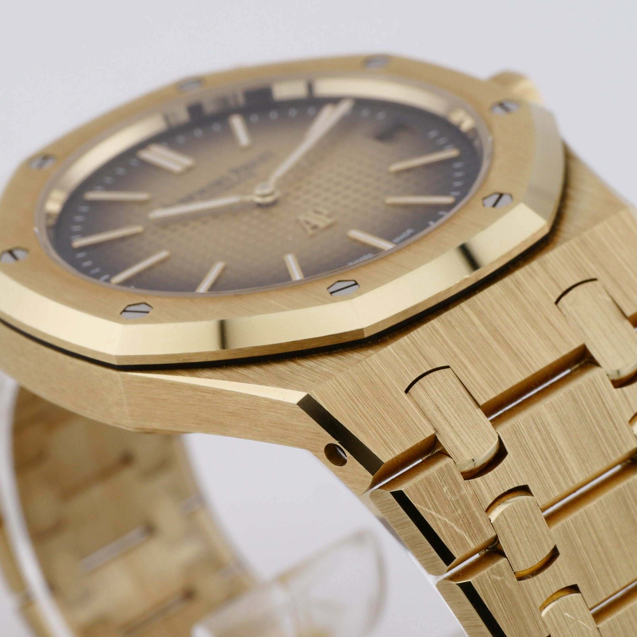 Audemars Piguet Royal Oak ''Jumbo'' Ultra Thin Yellow Gold 16202BA.OO.1240BA.02 - 2024