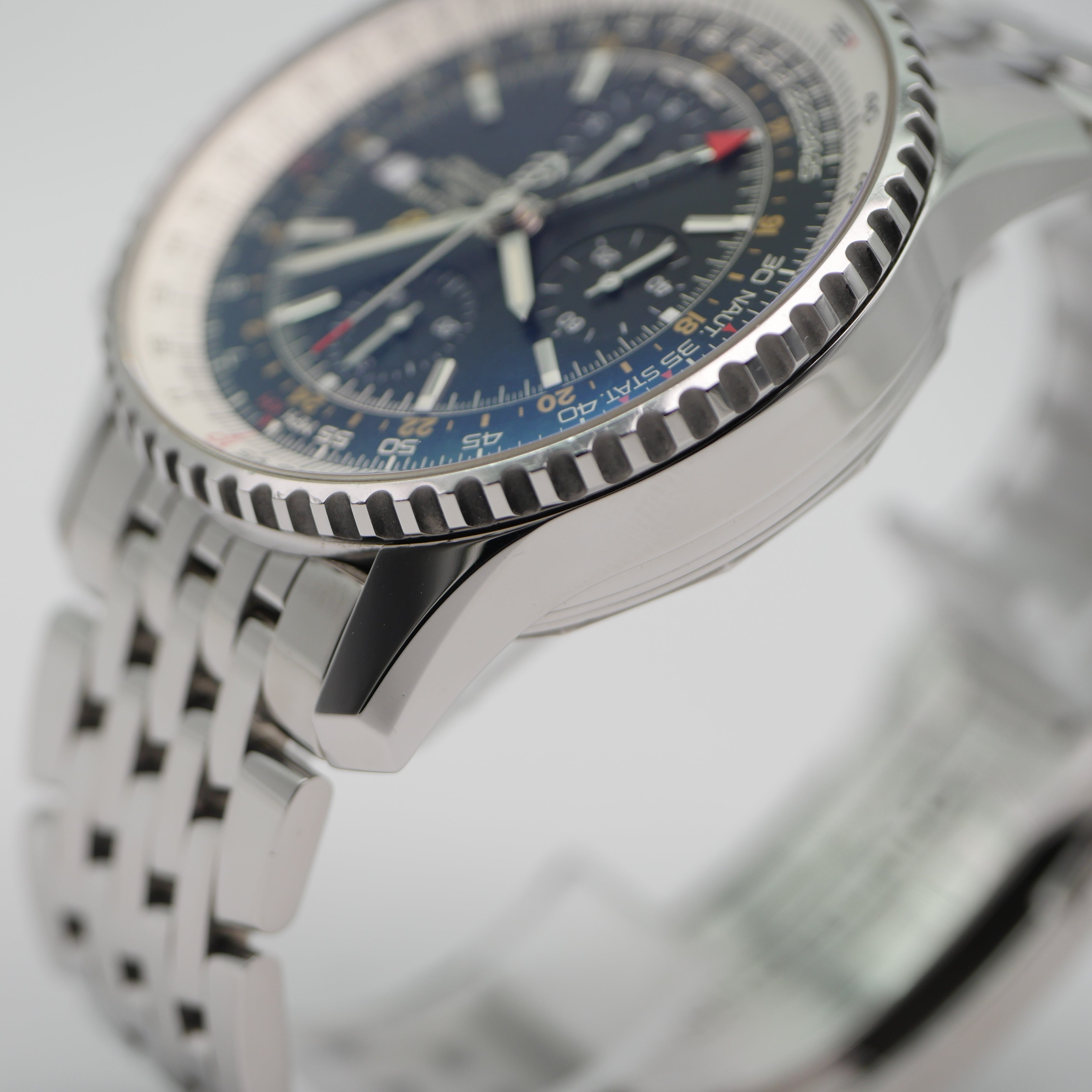 Breitling Navitimer World Steel A2432212 - 2013