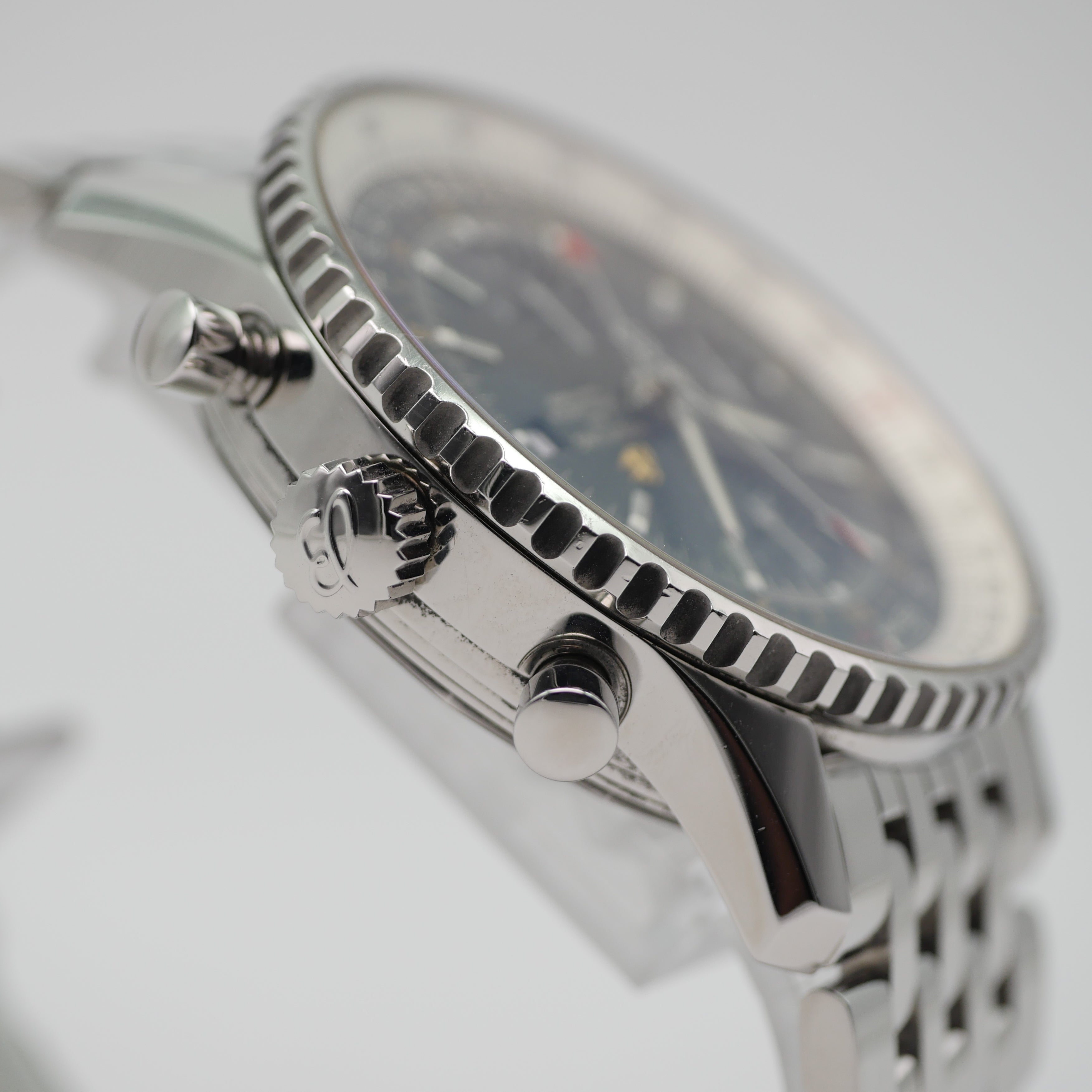 Breitling Navitimer World Steel A2432212 - 2013