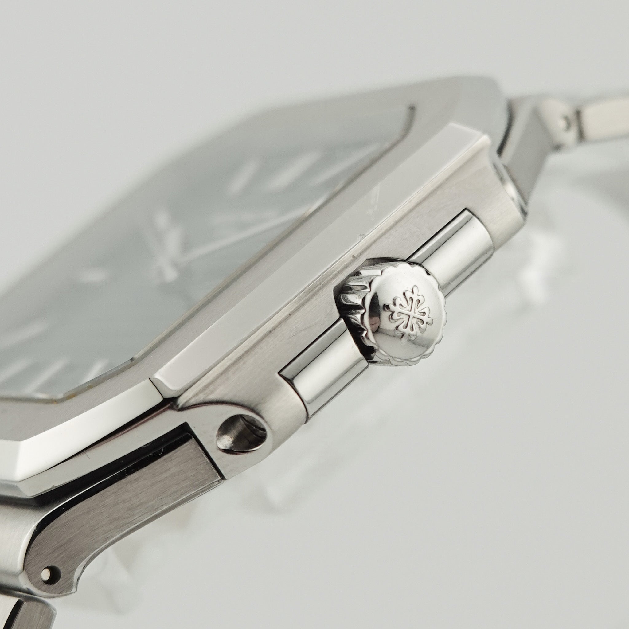 Patek Philippe Cubitus Stahl 5821/1A - 2024