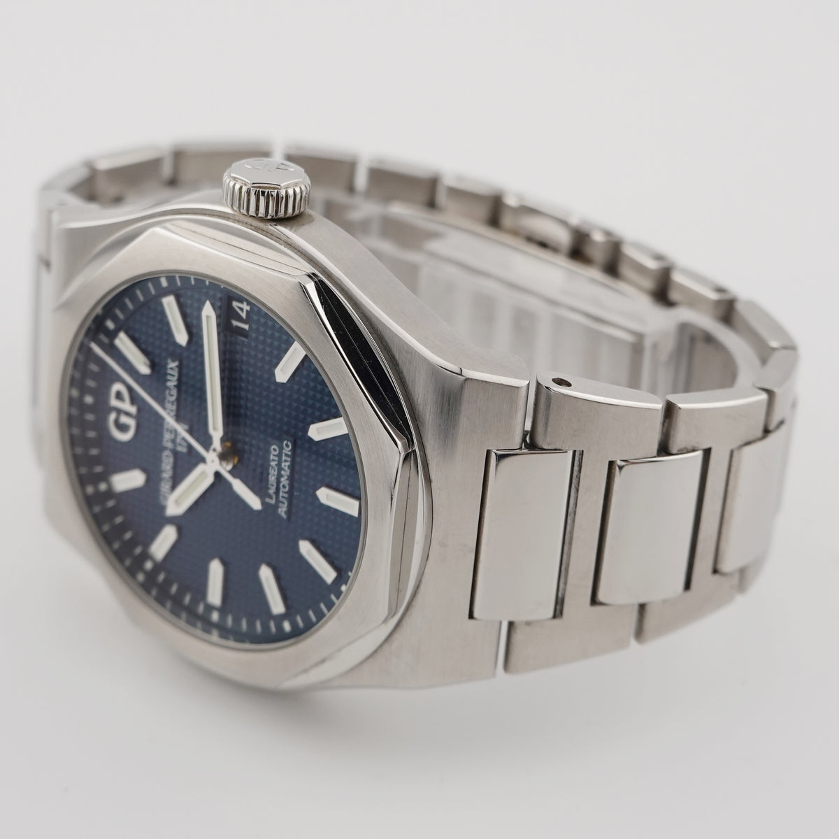 Girard Perregaux Laureato 81010-11-431-11A - 2021