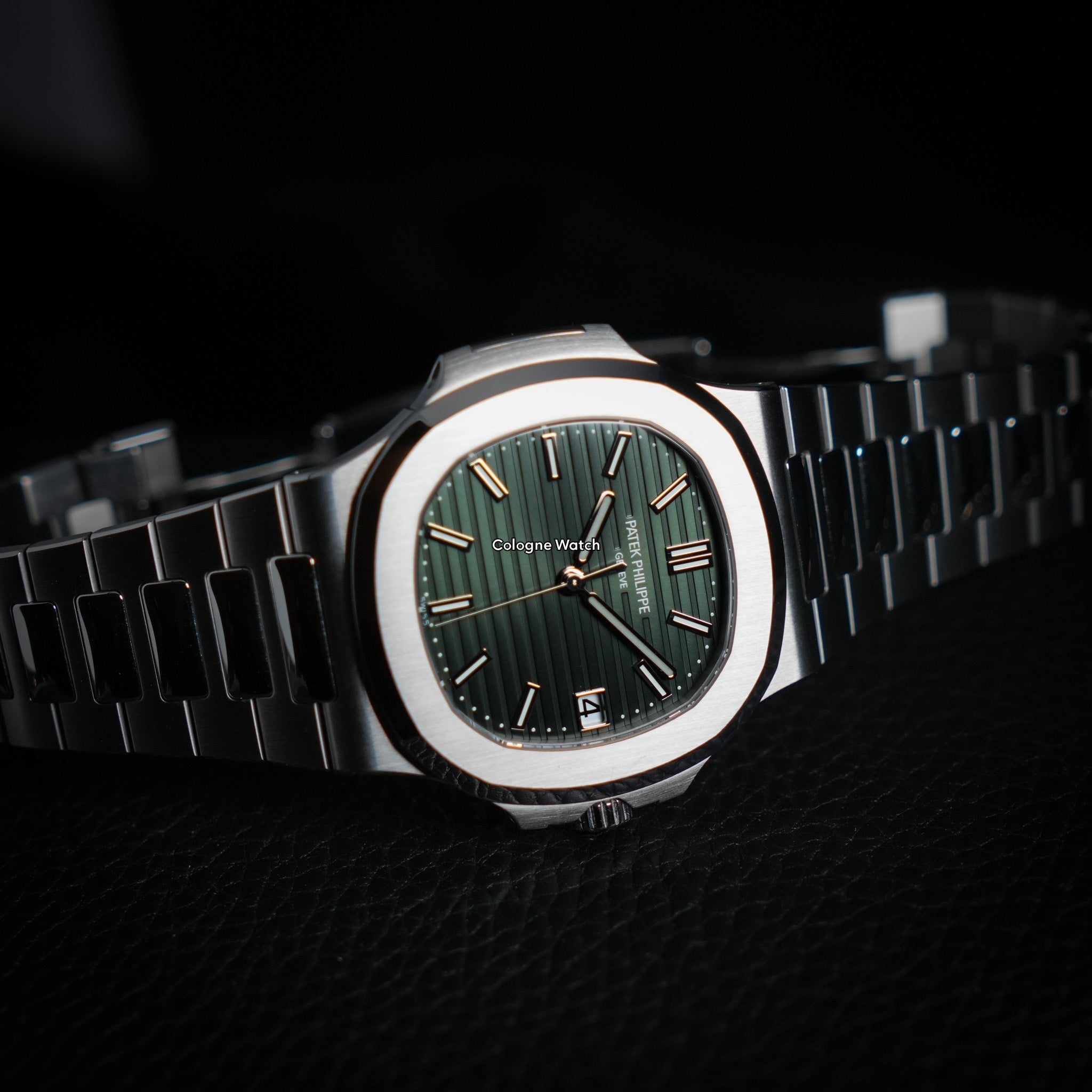 Patek Philippe Nautilus 5711/1A-014 - 2021 Olive Green Index Dial
