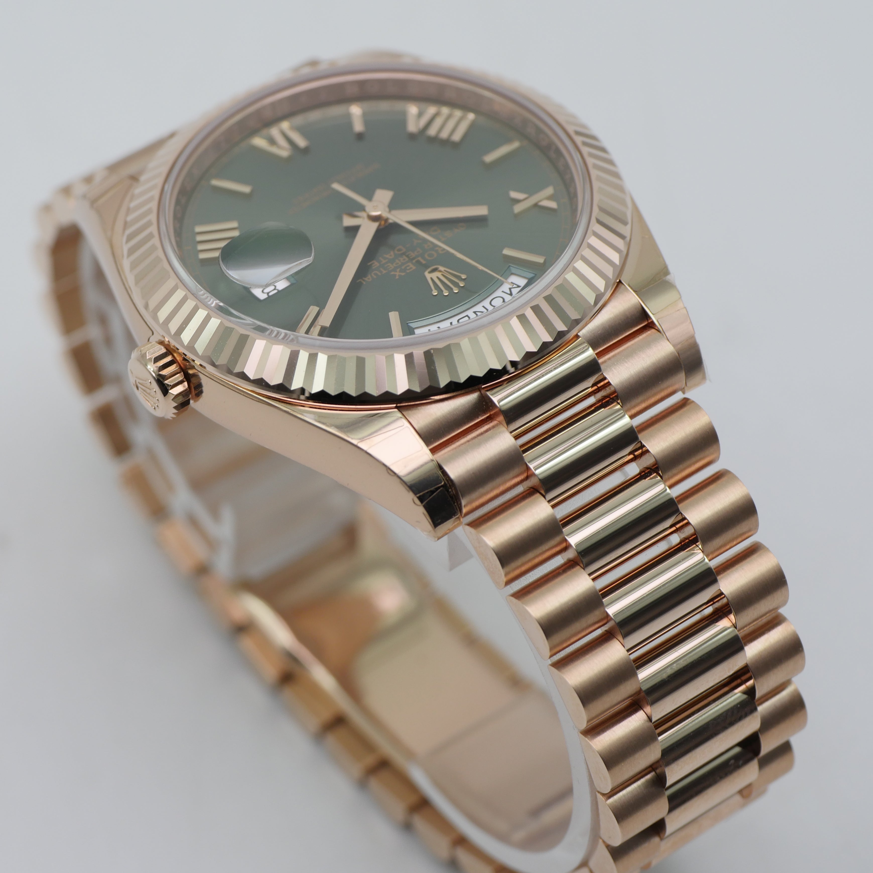 Rolex Day-Date 40 Roségold Olive Green Dial 228235 - 2026 Verklebt