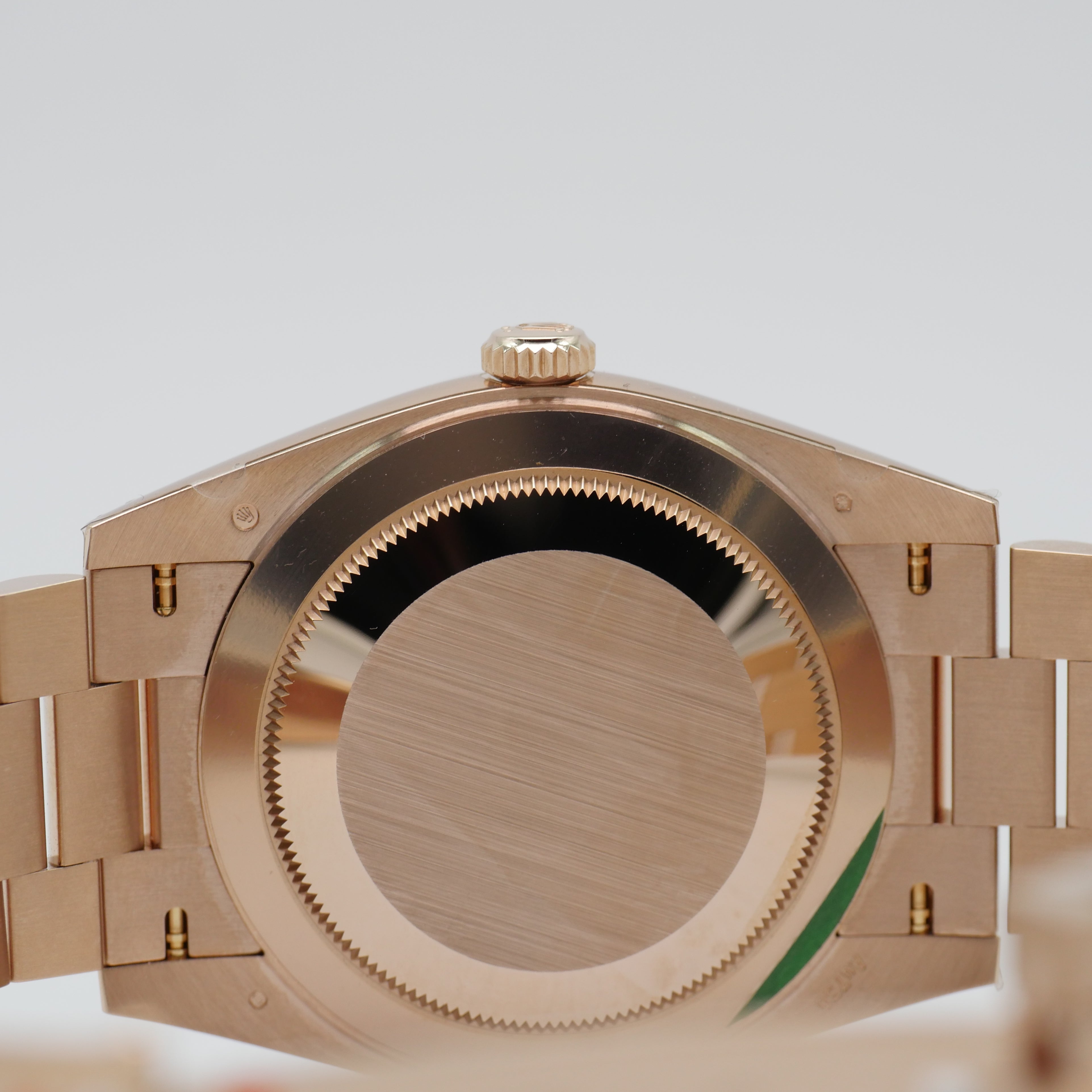 Rolex Day-Date 40 Roségold Olive Green Dial 228235 - 2026 Verklebt