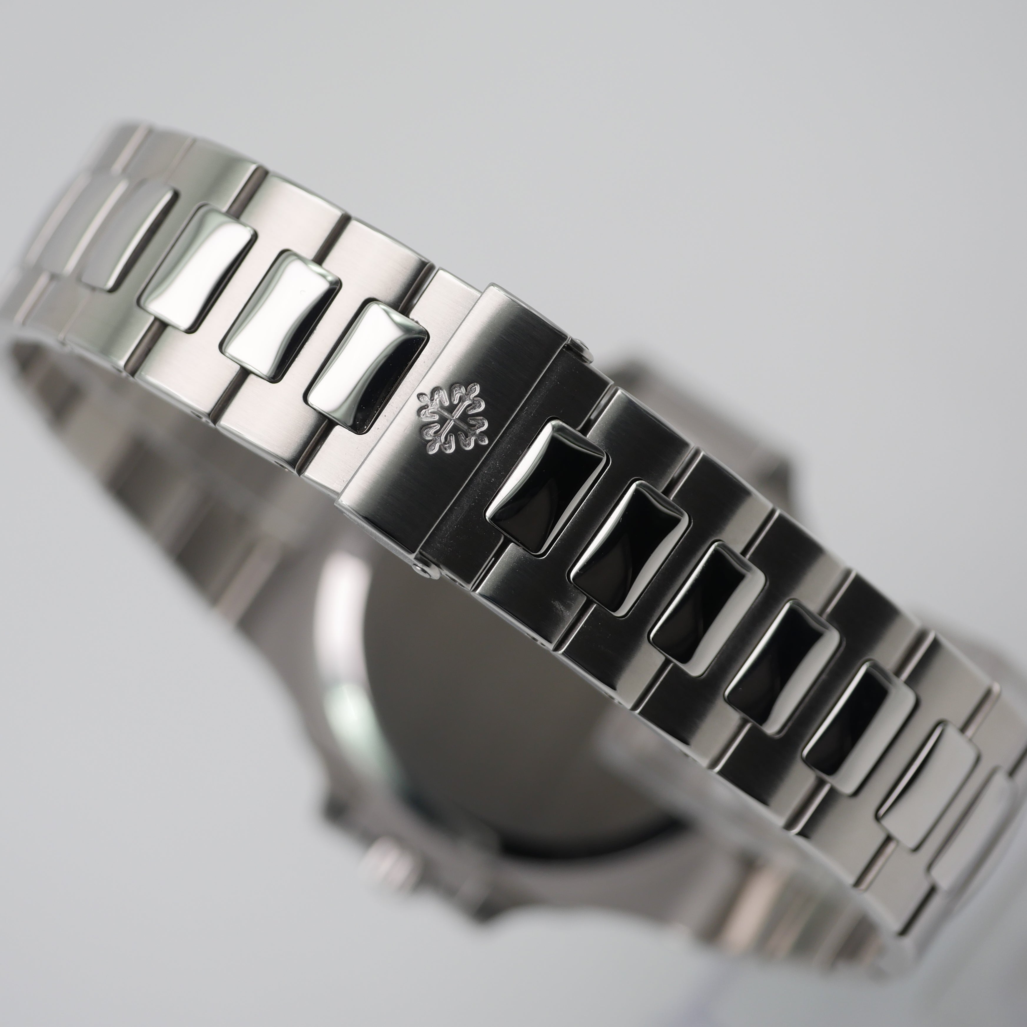 Patek Philippe Nautilus 3710/1A Stahl - 2001