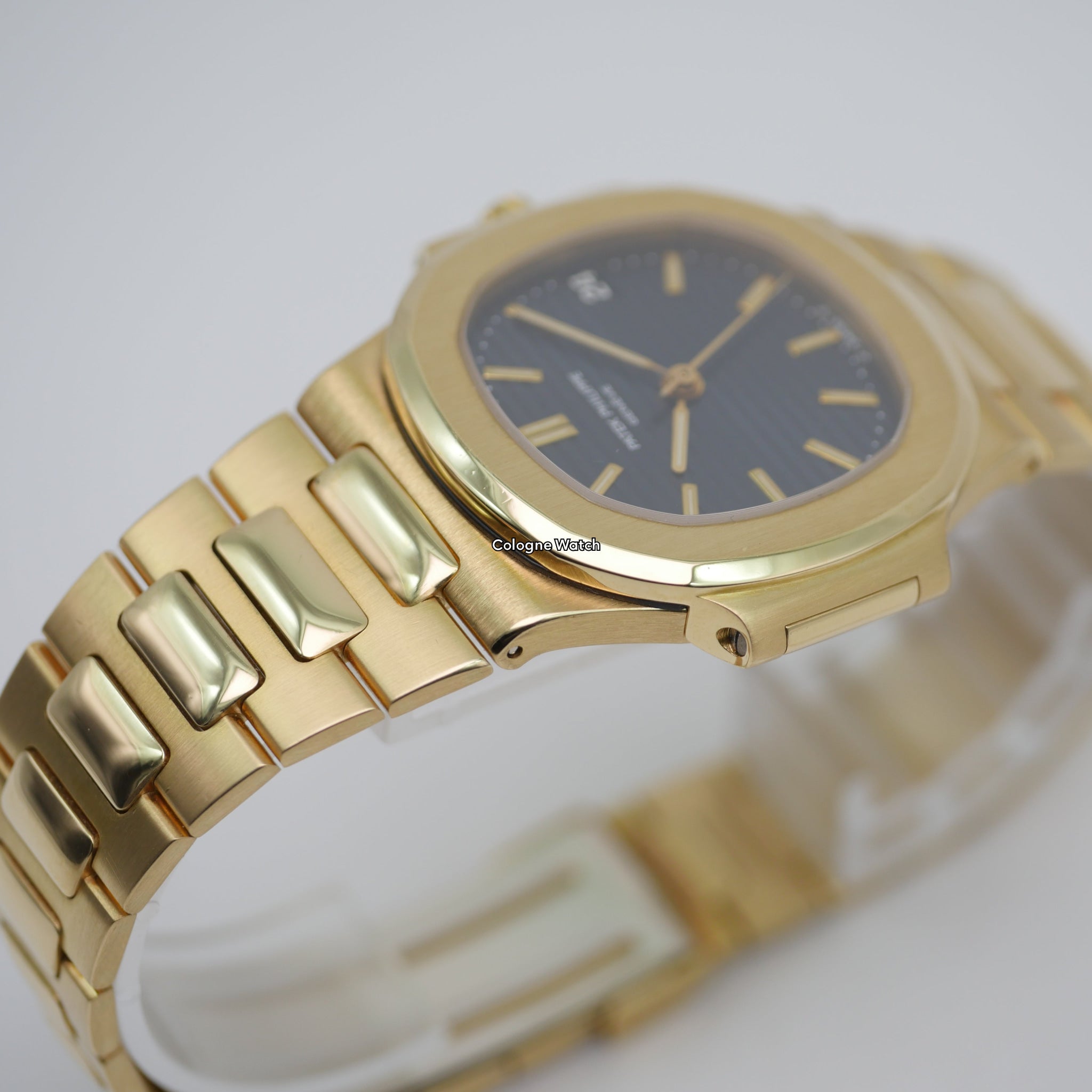 Patek Philippe Nautilus 3800 - Yellow Gold