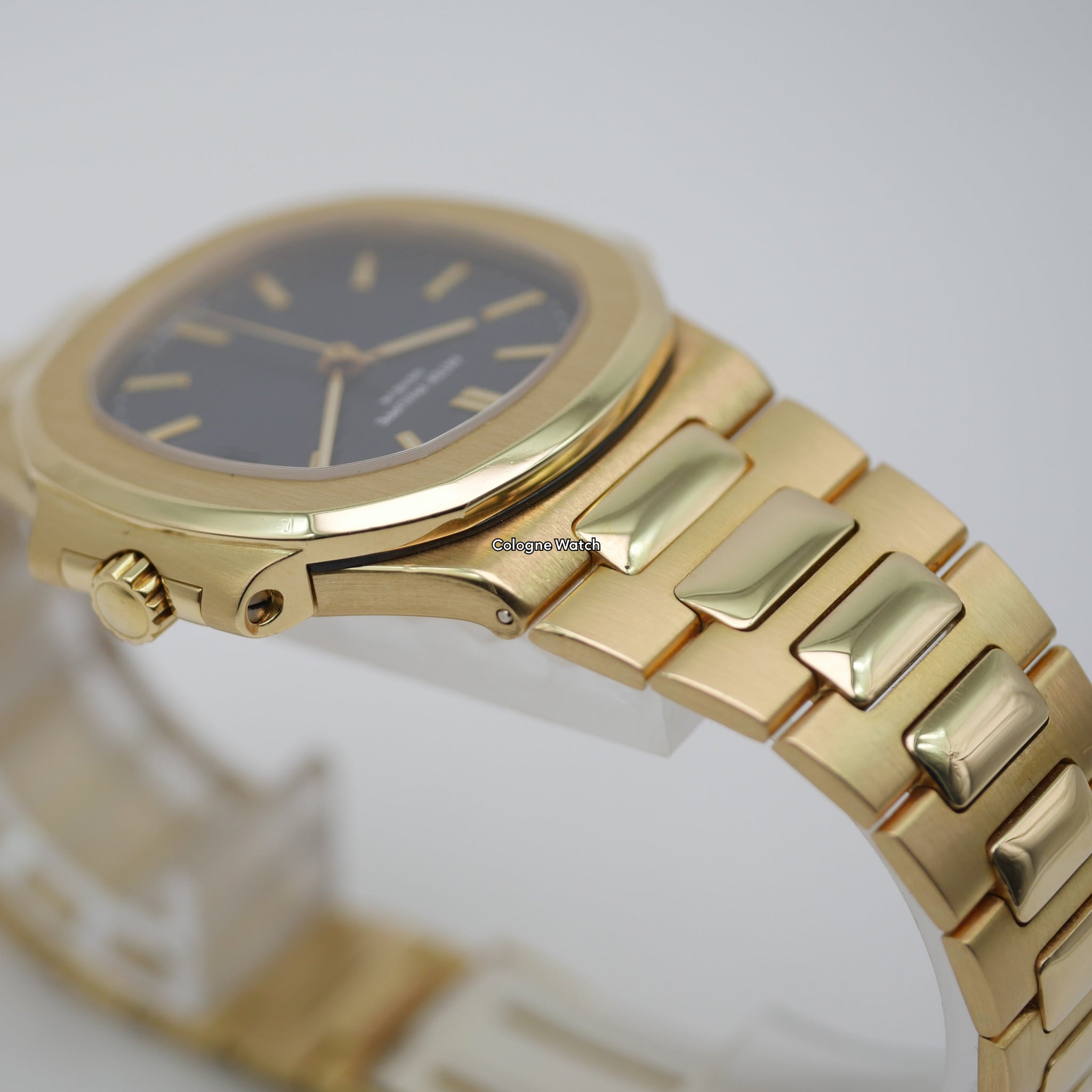 Patek Philippe Nautilus 3800 - Yellow Gold