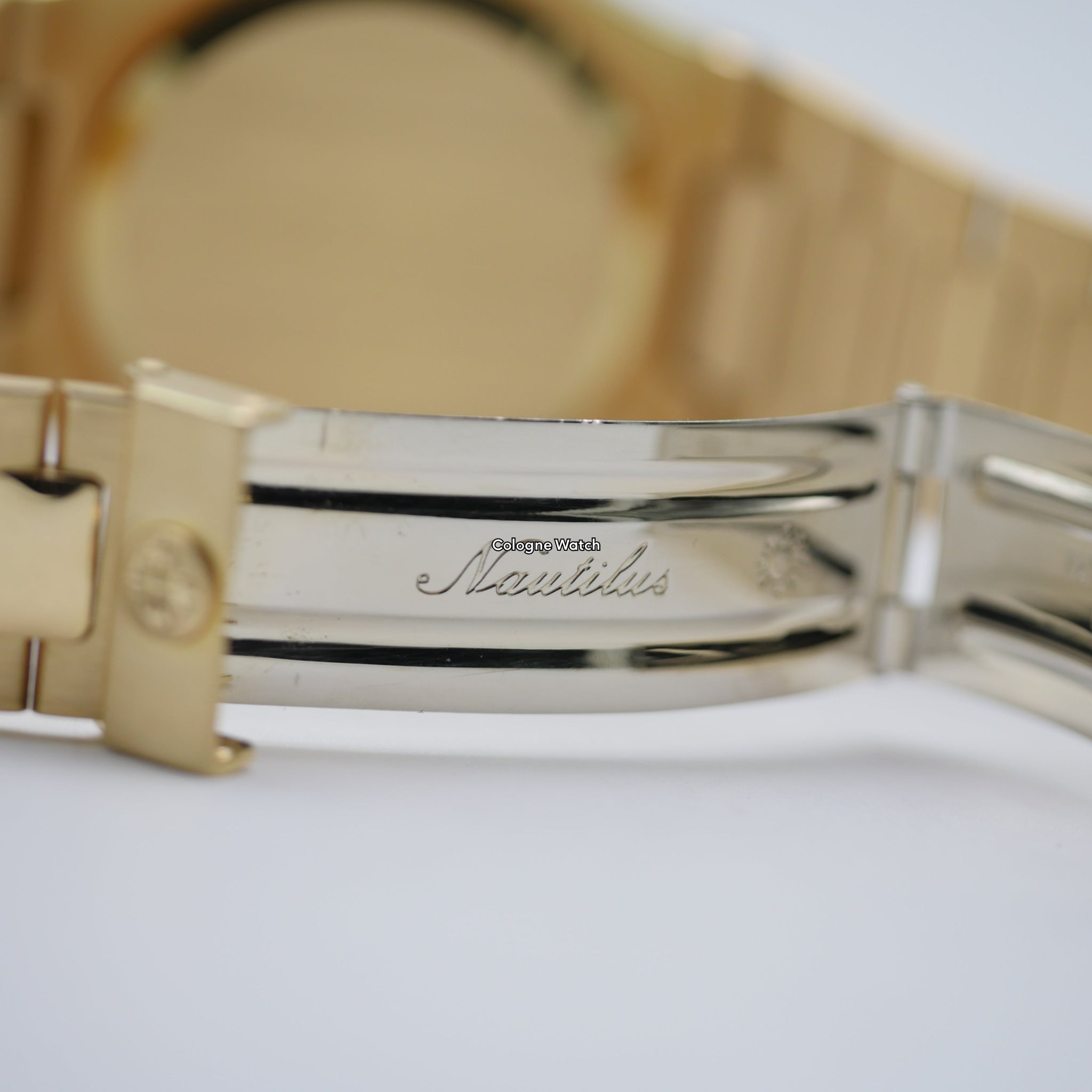Patek Philippe Nautilus 3800 - Yellow Gold