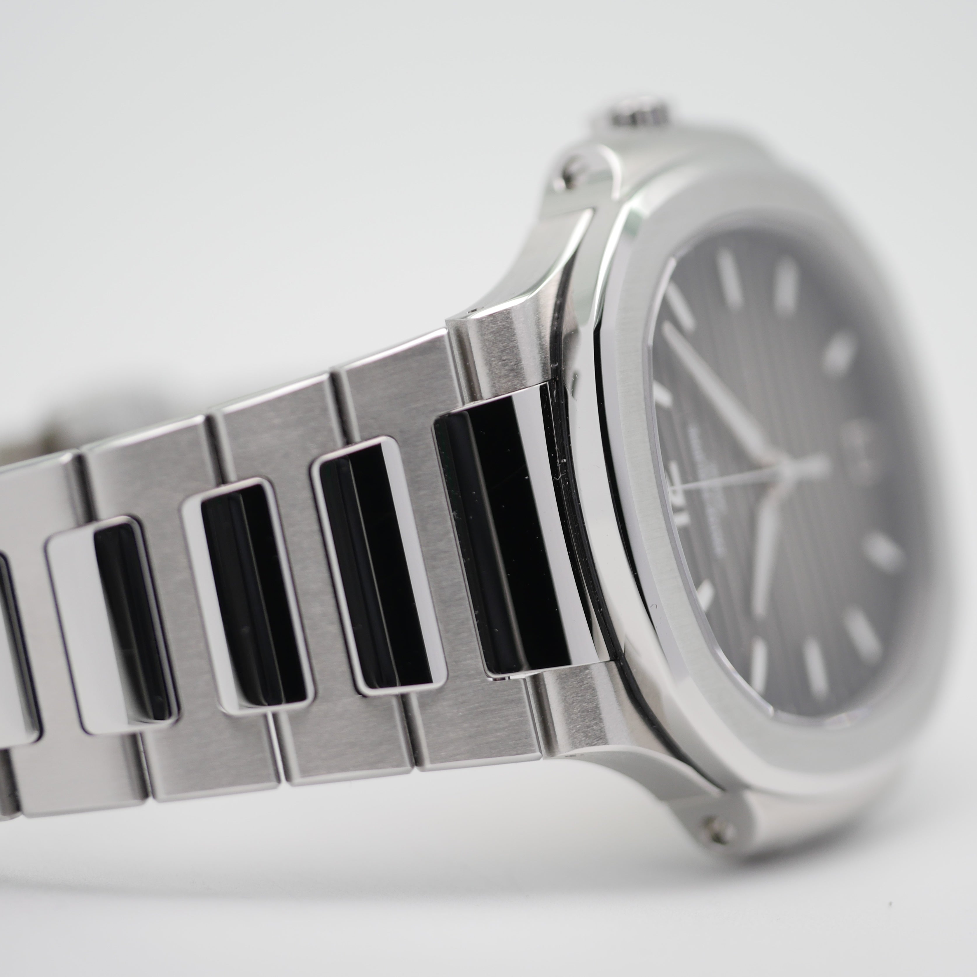 Patek Philippe Lady Nautilus Steel 7118/1A-011 - 2021