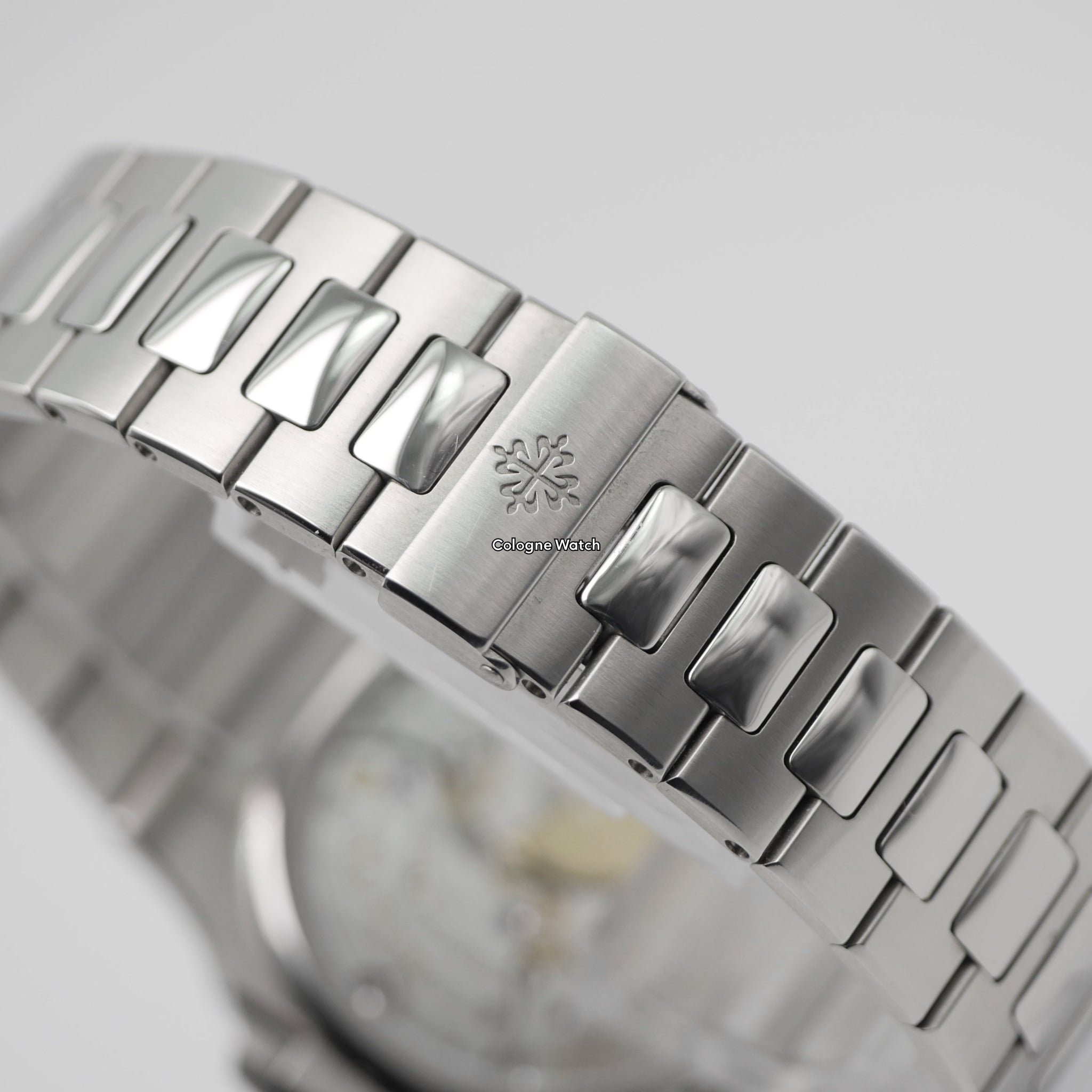 Patek Philippe Nautilus Stahl 5712/1A - 2011