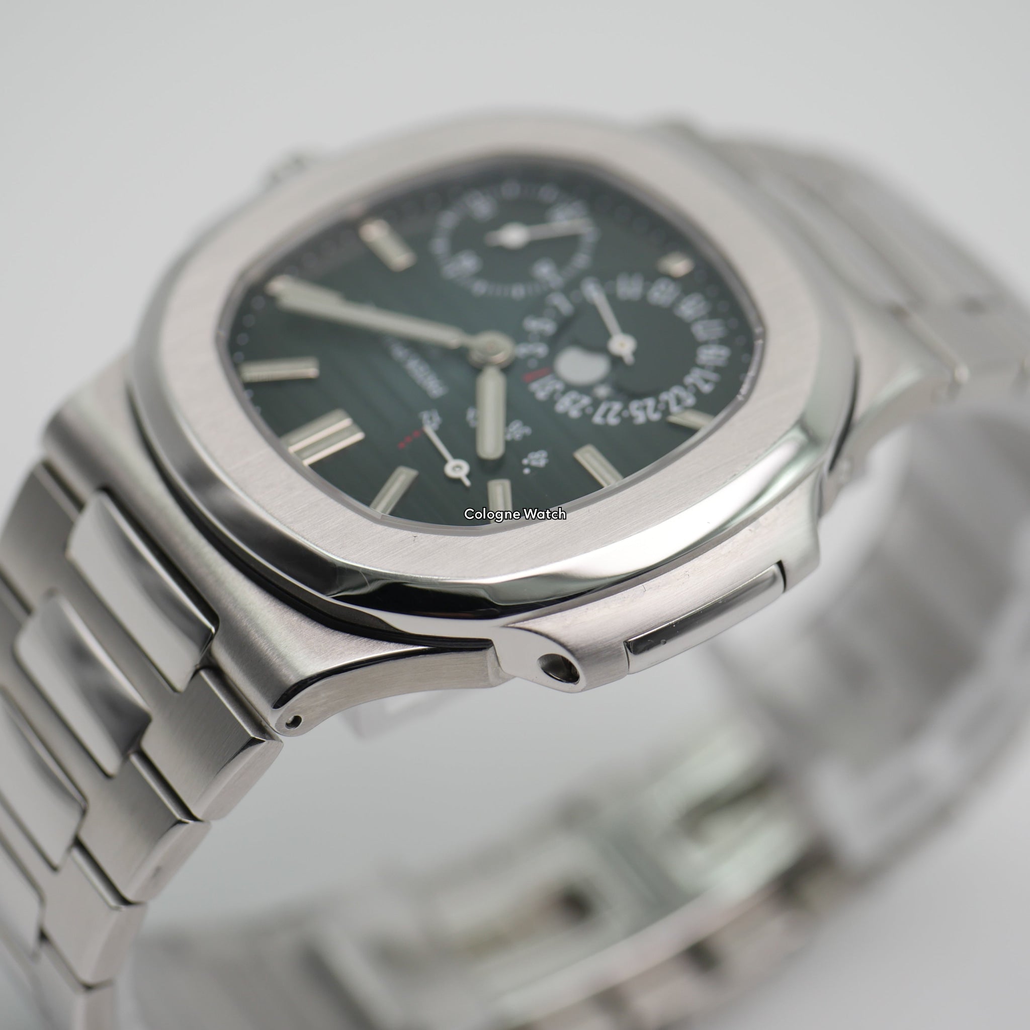 Patek Philippe Nautilus Stahl 5712/1A - 2011