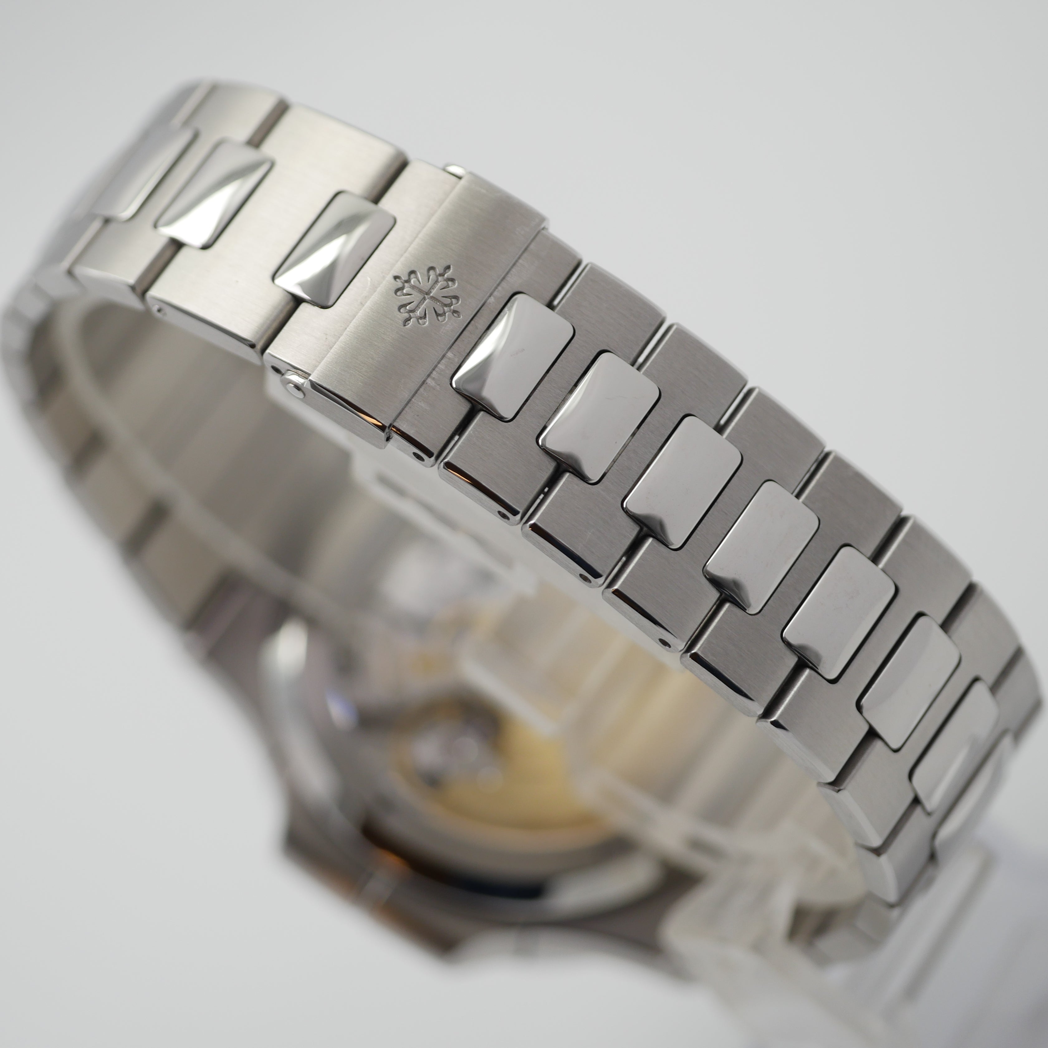 Patek Philippe Nautilus Travel Time Stahl 5990/1A-001 - 2018