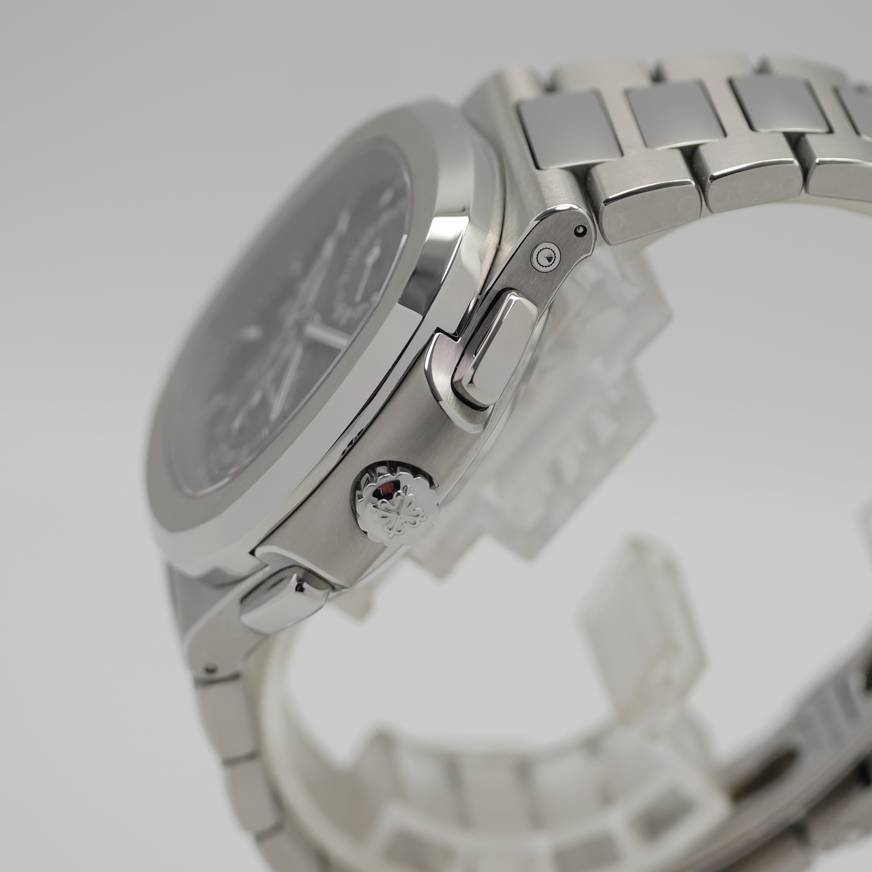 Patek Philippe Nautilus Travel Time Stahl 5990/1A-001 - 2018