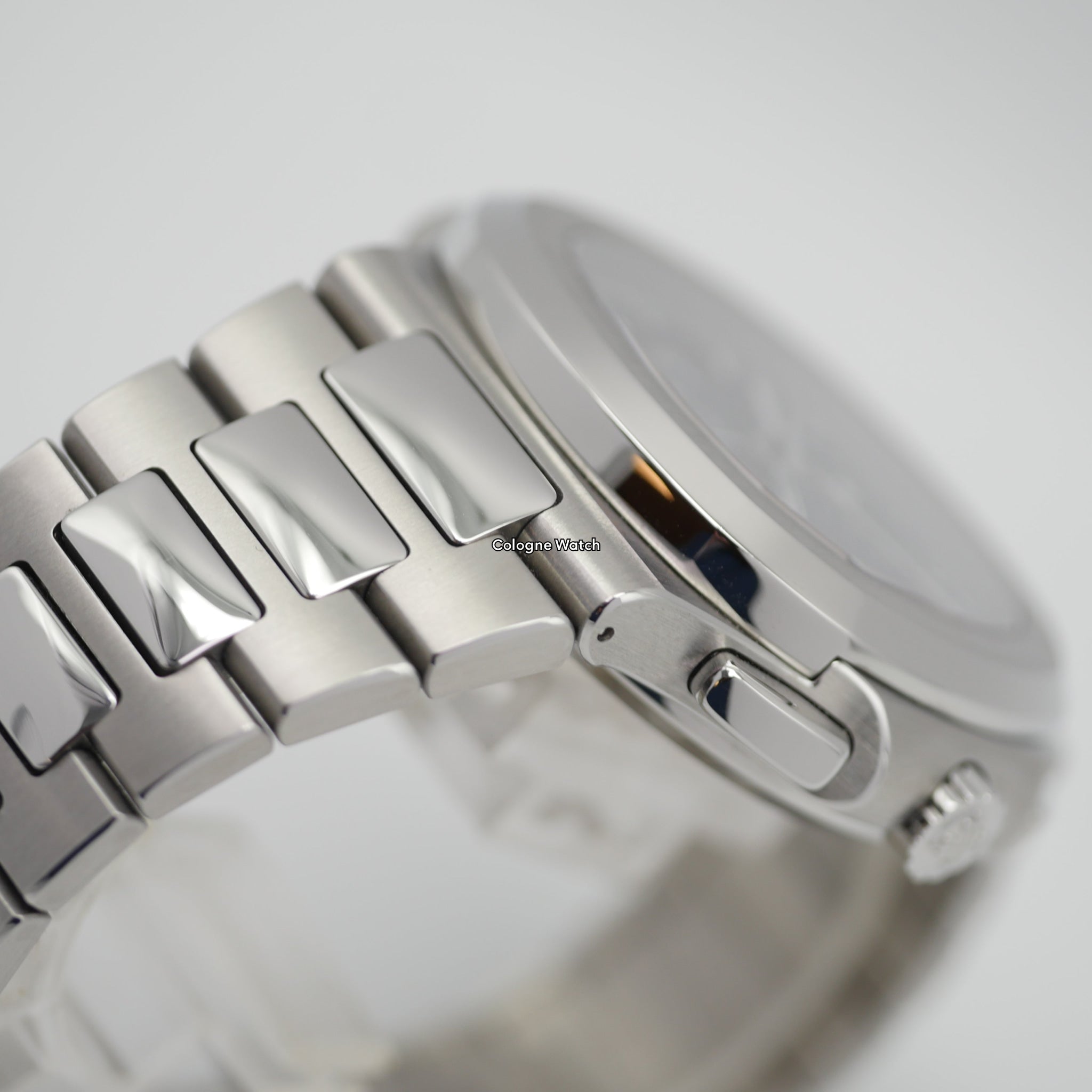 Patek Philippe Nautilus 5990/1A - 2018