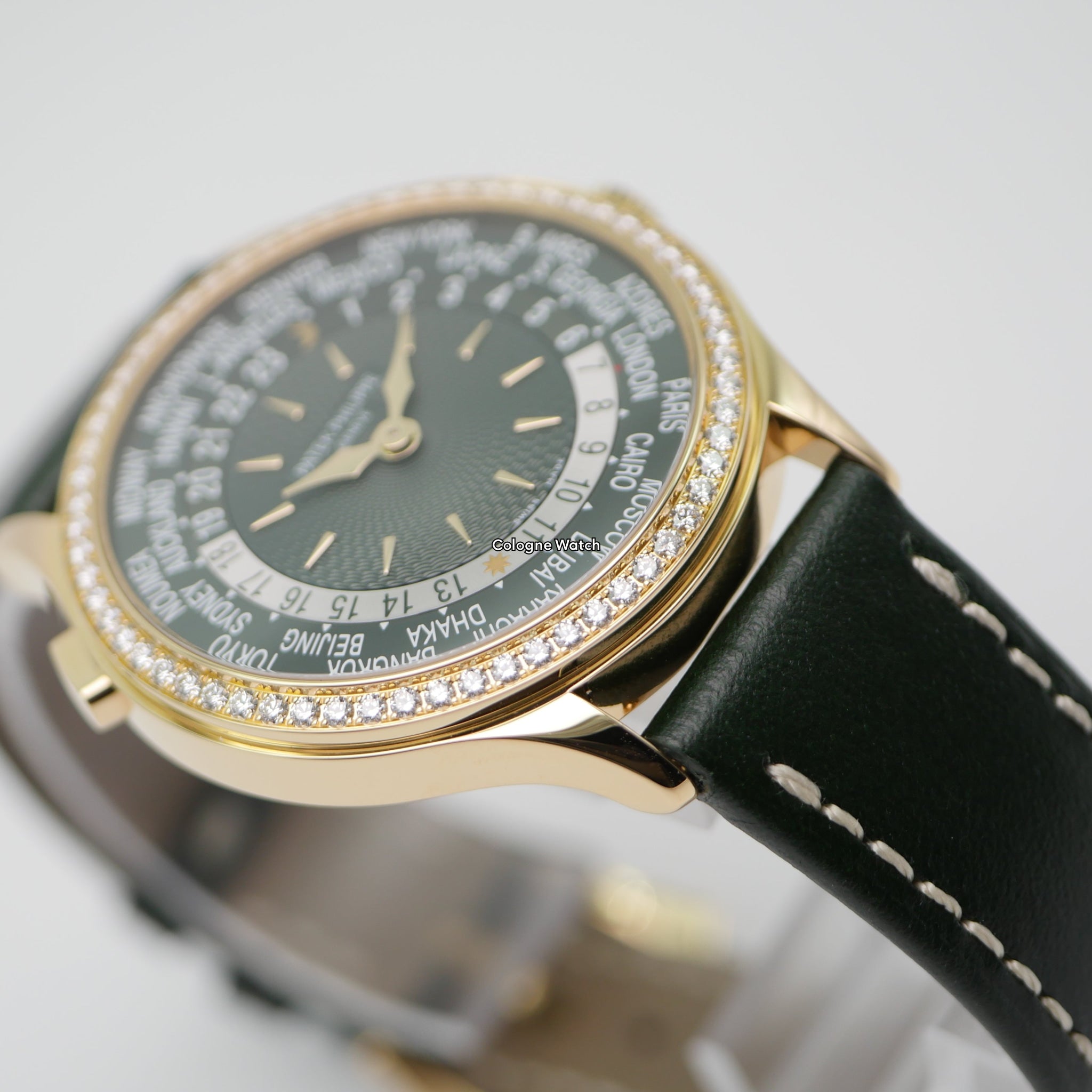 Patek Philippe World Time Gelbgold 7130R-014 - 2022