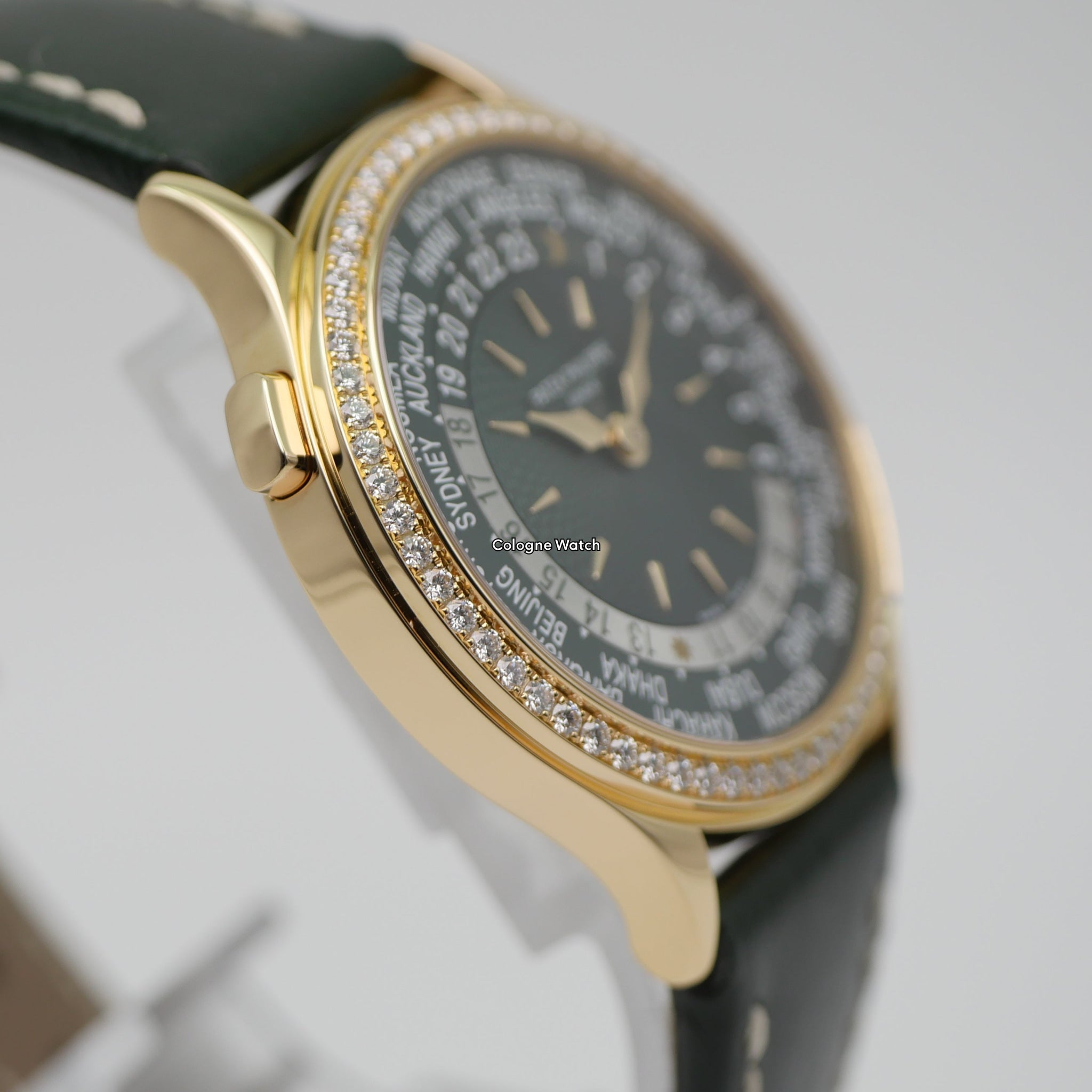 Patek Philippe World Time Gelbgold 7130R-014 - 2022