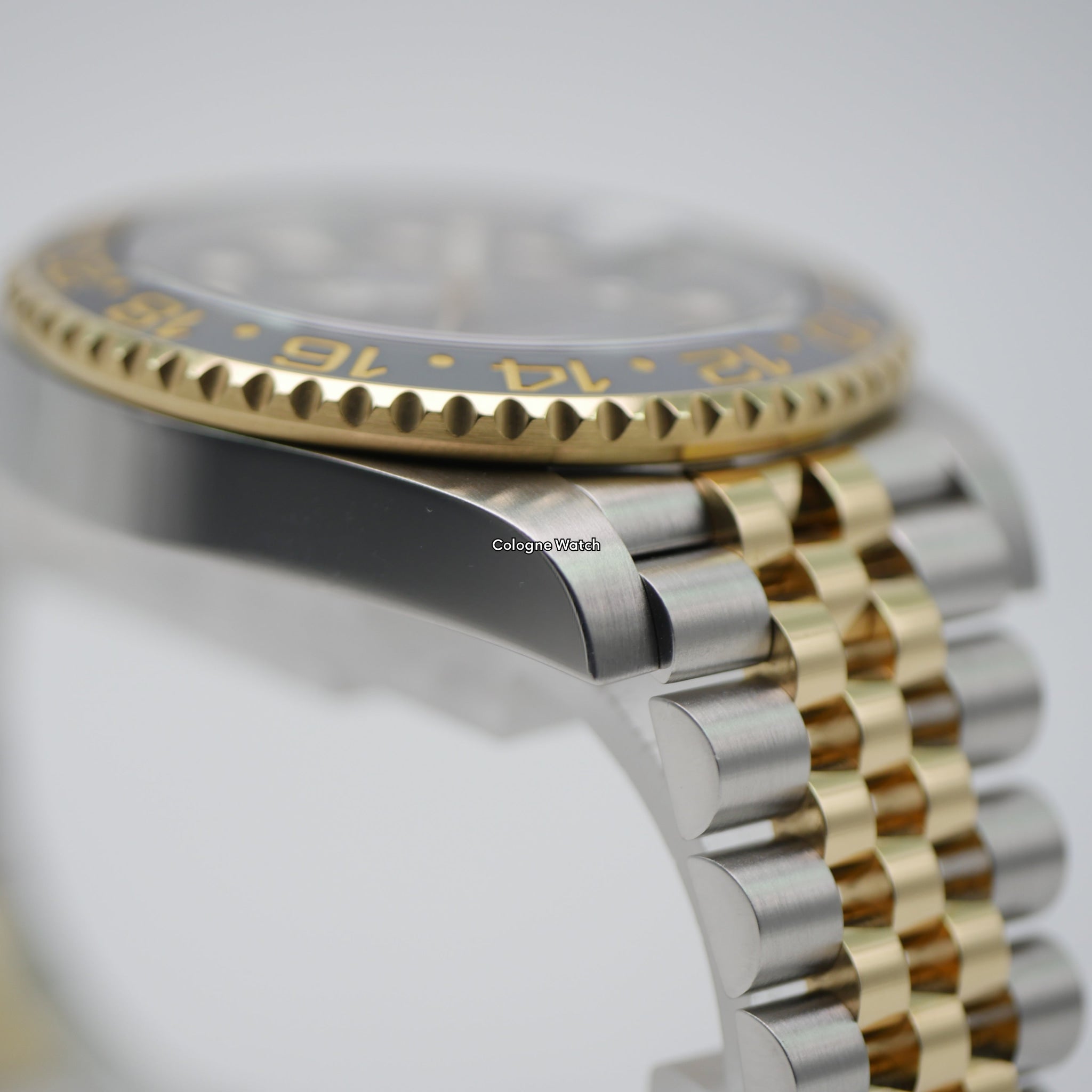 Rolex GMT-Master II Stahl / Gelbgold 126713GRNR - 2024