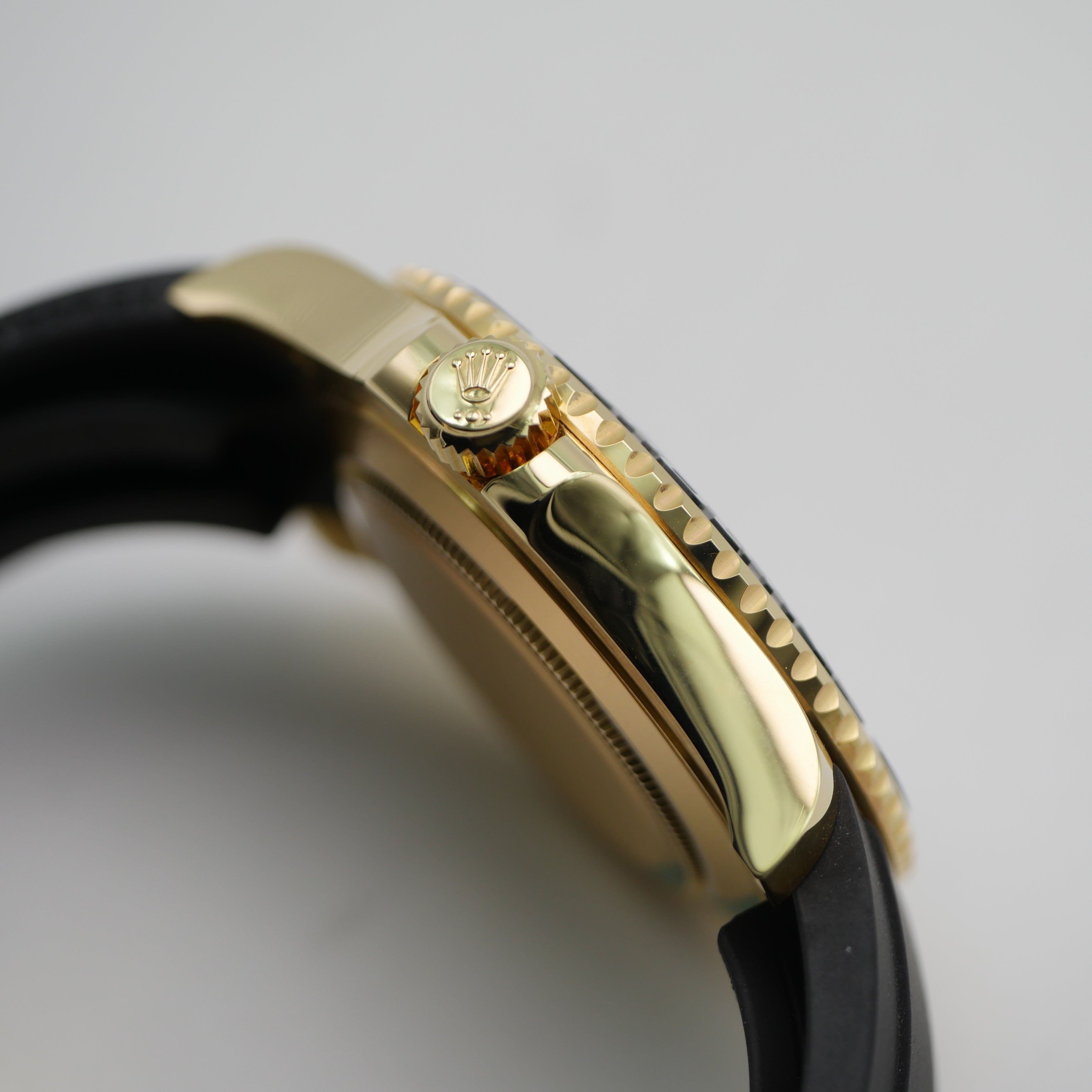 Rolex Yacht-Master 42 Gelbgold 226658 - 2022