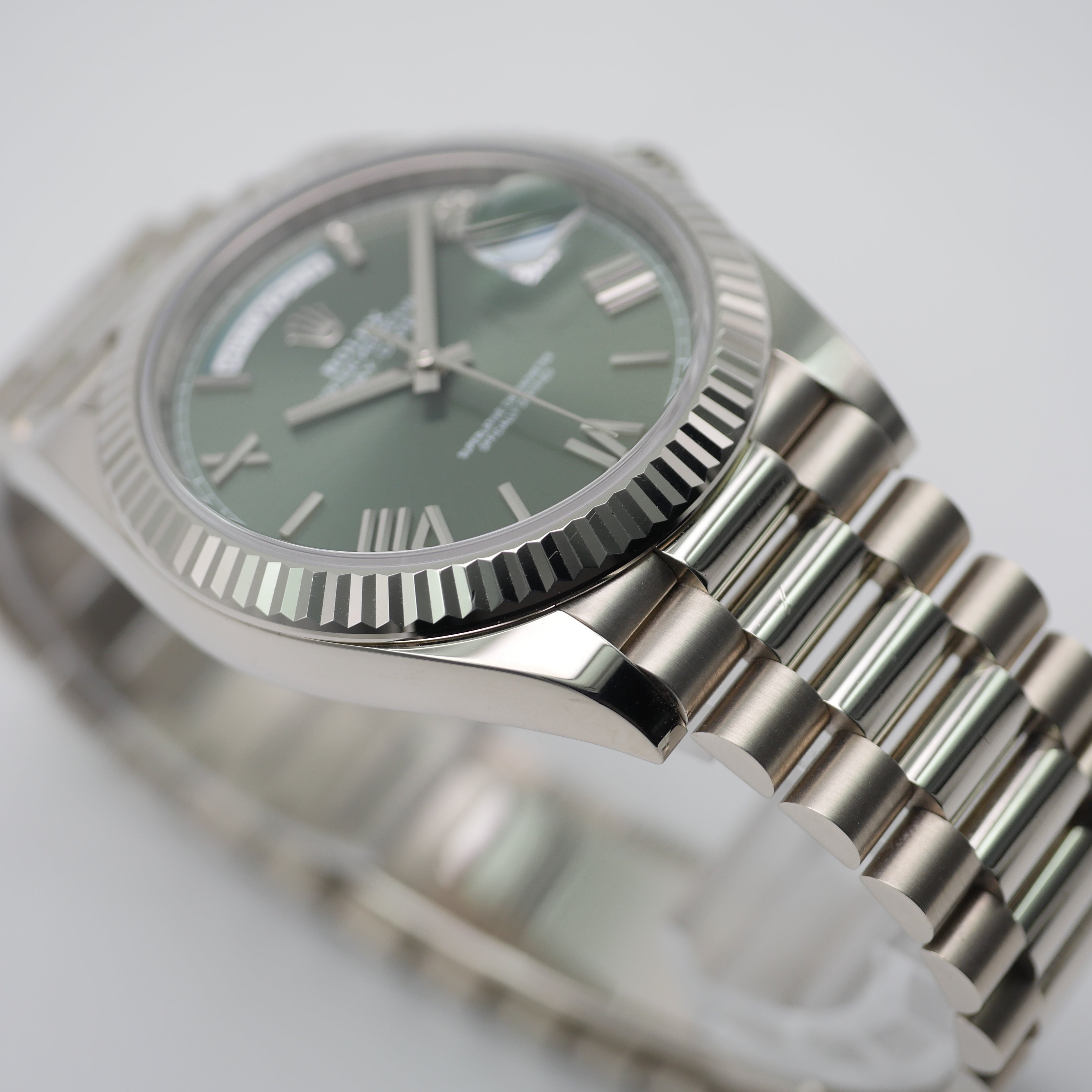 Rolex Day-Date 40 Weißgold 228239 "Olive Dial" - 2019
