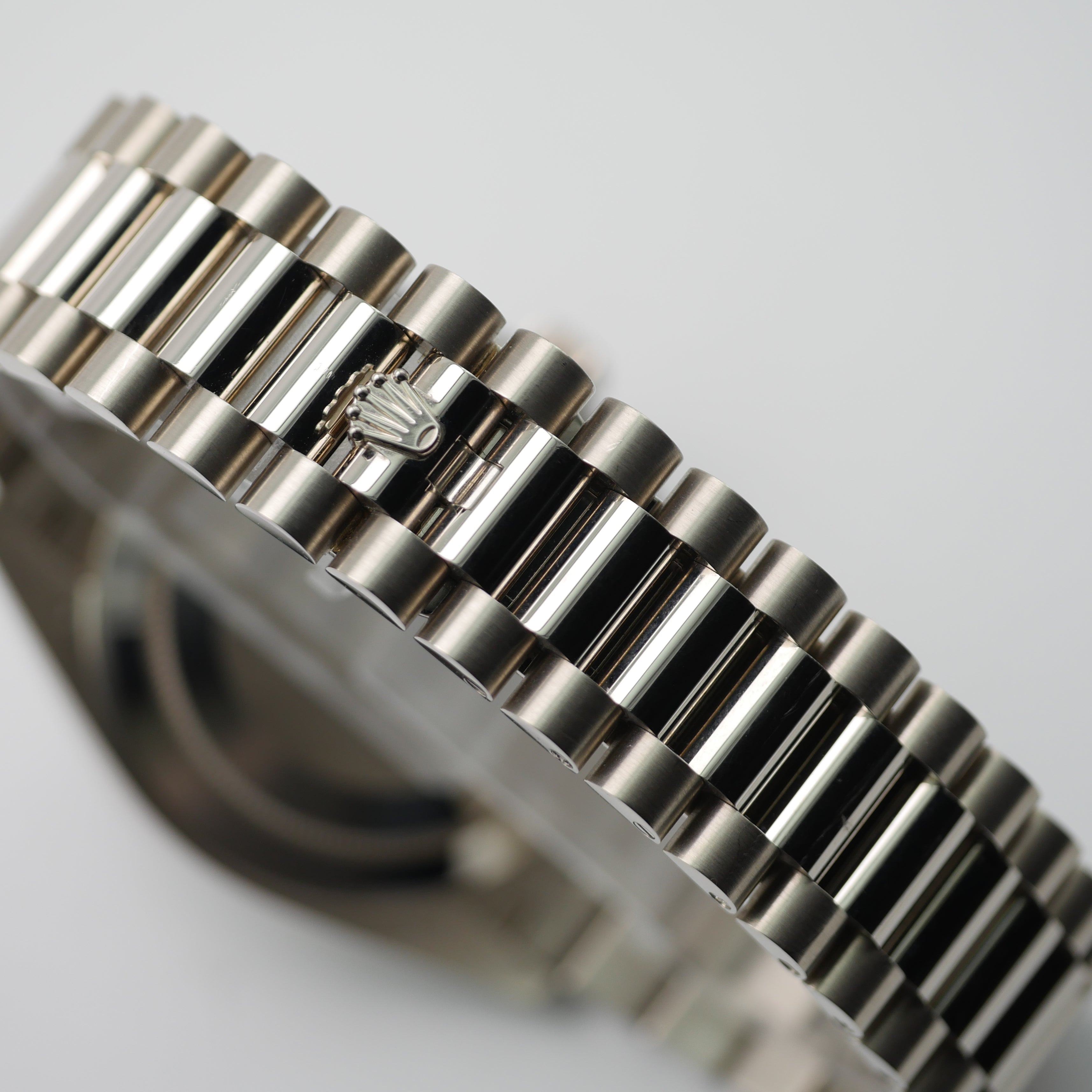 Rolex Day-Date 40 Weißgold 228239 "Olive Dial" - 2019