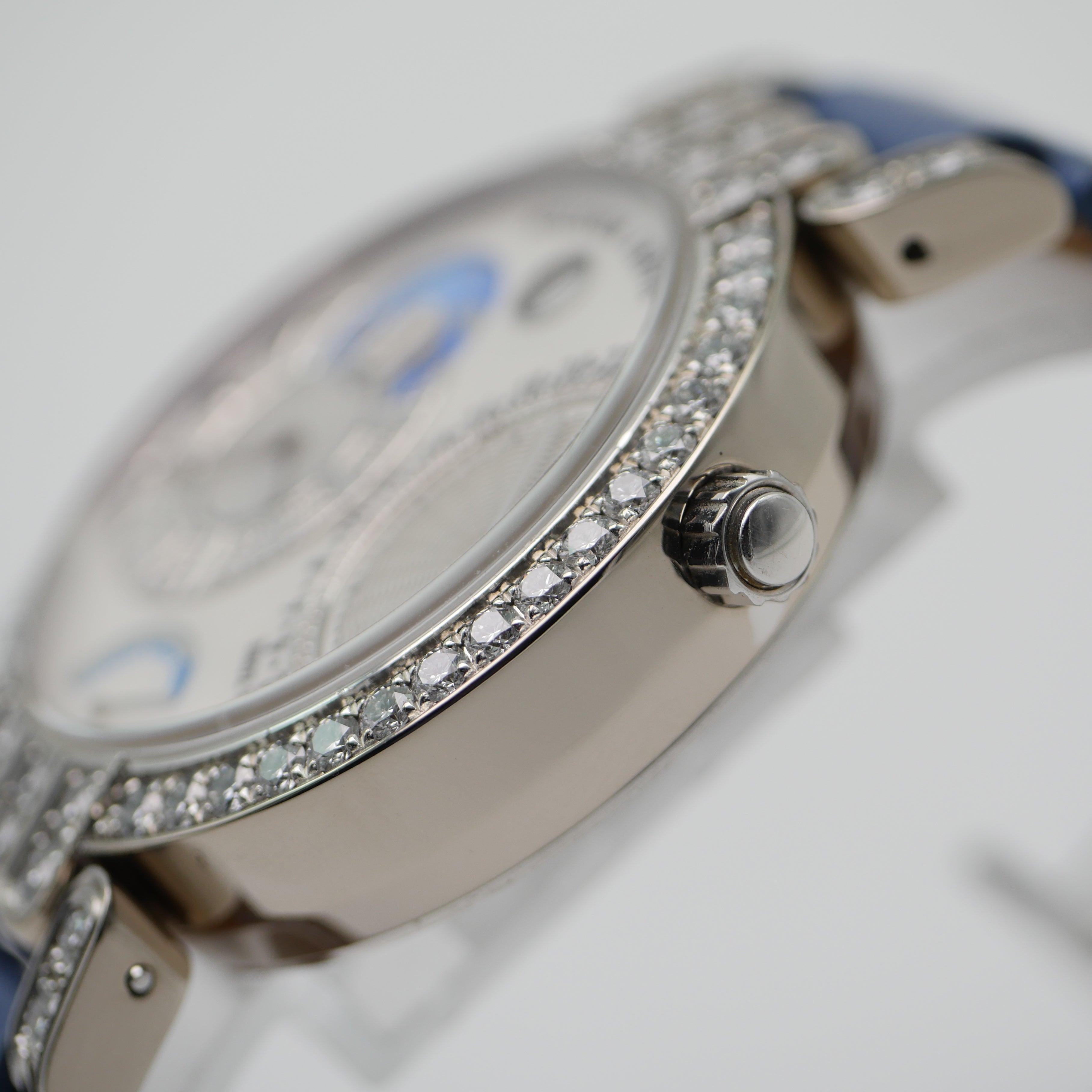Harry Winston Premier White Gold - 200-MMTZ39W