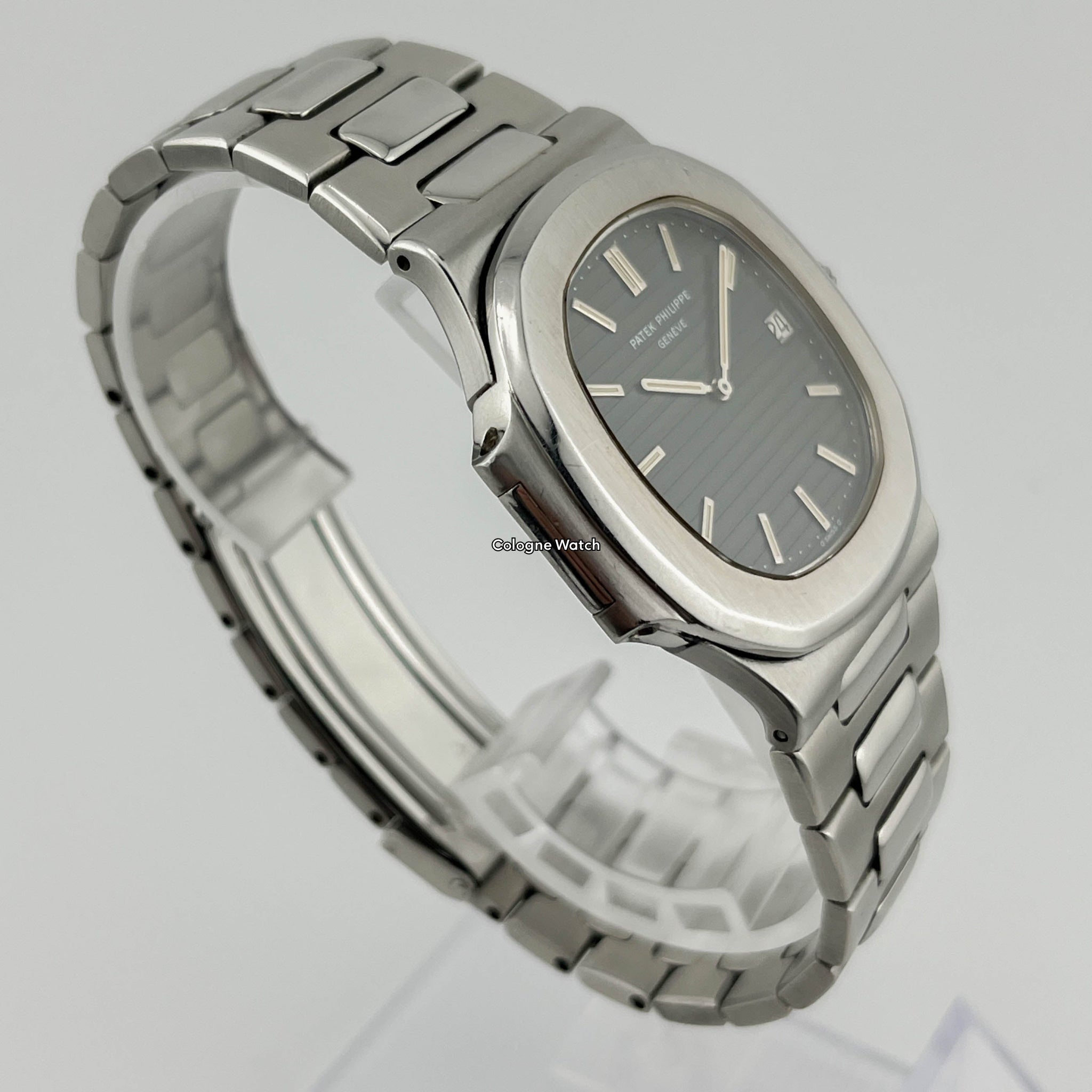 Patek Philippe Nautilus Jumbo 3700 Steel Extract from the family register