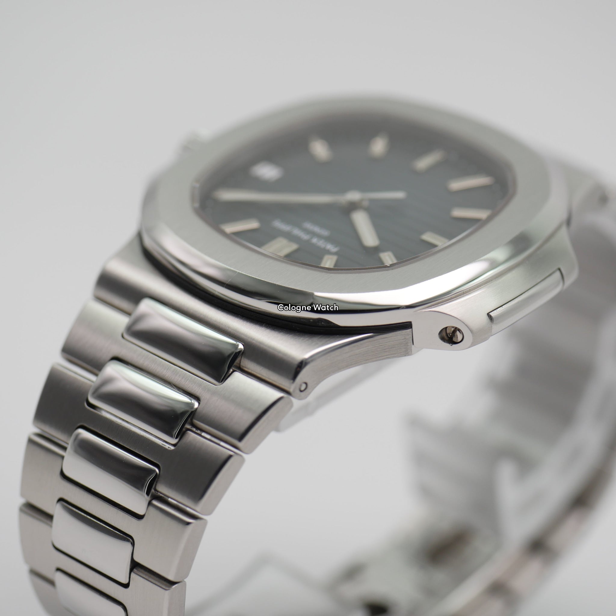 Patek Philippe Nautilus Stahl 5711/1A-001 - 2012 KALIBER 315SC 6 Monate verbaut!