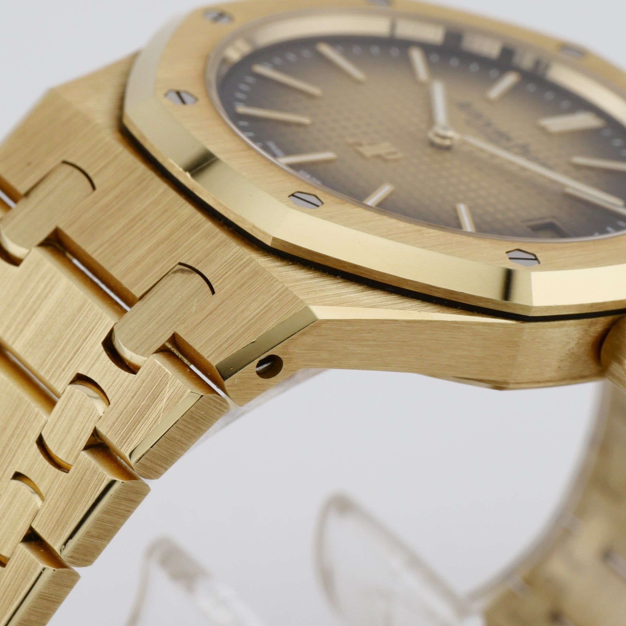 Audemars Piguet Royal Oak ''Jumbo'' Ultra Thin Yellow Gold 16202BA.OO.1240BA.02 - 2024