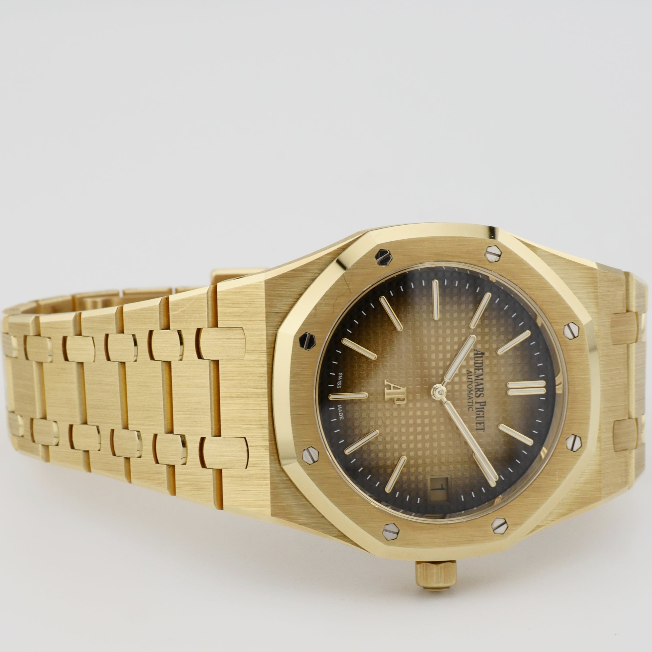 Audemars Piguet Royal Oak ''Jumbo'' Ultra Thin Yellow Gold 16202BA.OO.1240BA.02 - 2024