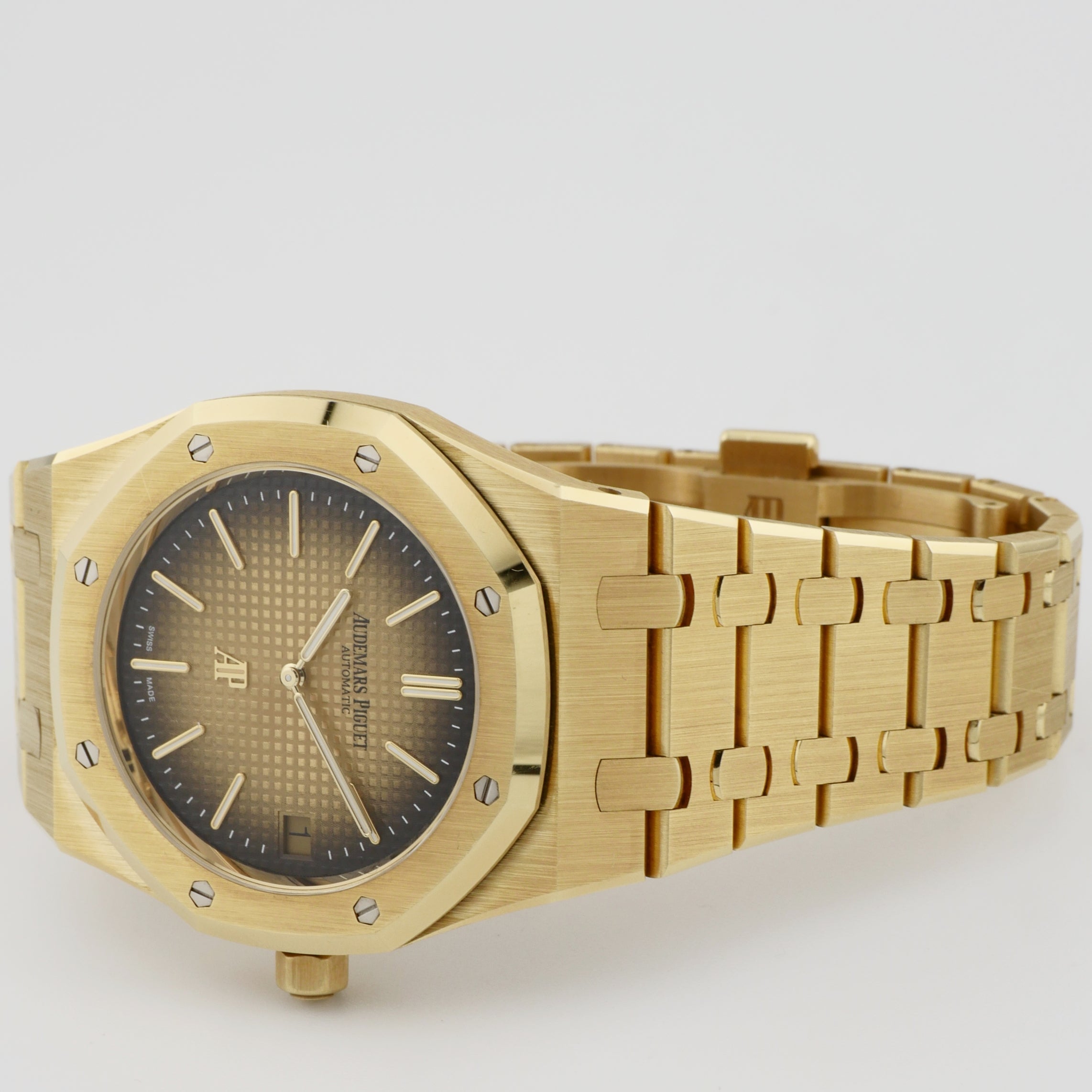 Audemars Piguet Royal Oak ''Jumbo'' Ultra Thin Yellow Gold 16202BA.OO.1240BA.02 - 2024