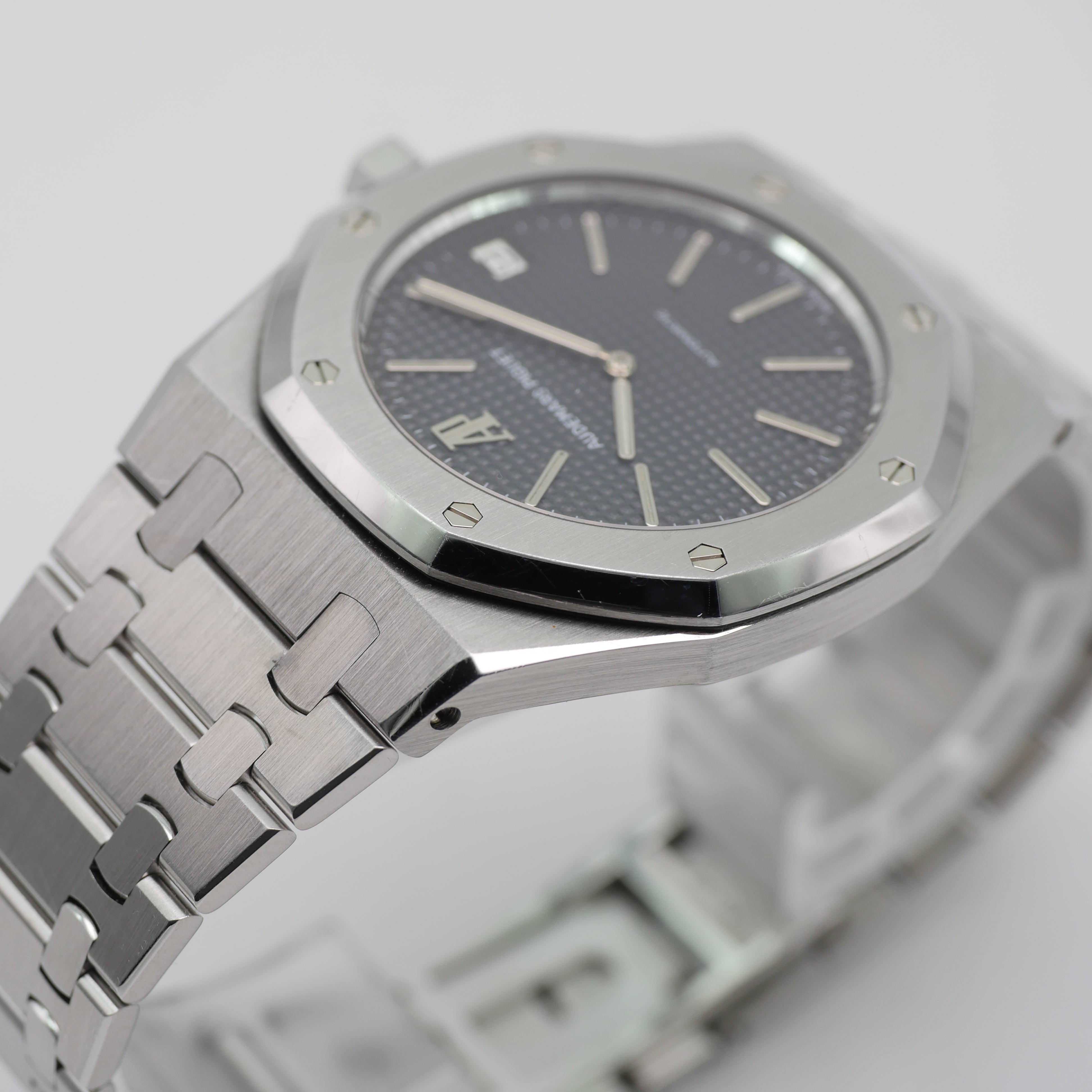 Audemars Piguet Royal Oak "Jumbo" Steel 14802ST - 1993 - limited model to 1000 pieces. - Includes recent service from Audemars Piguet 
