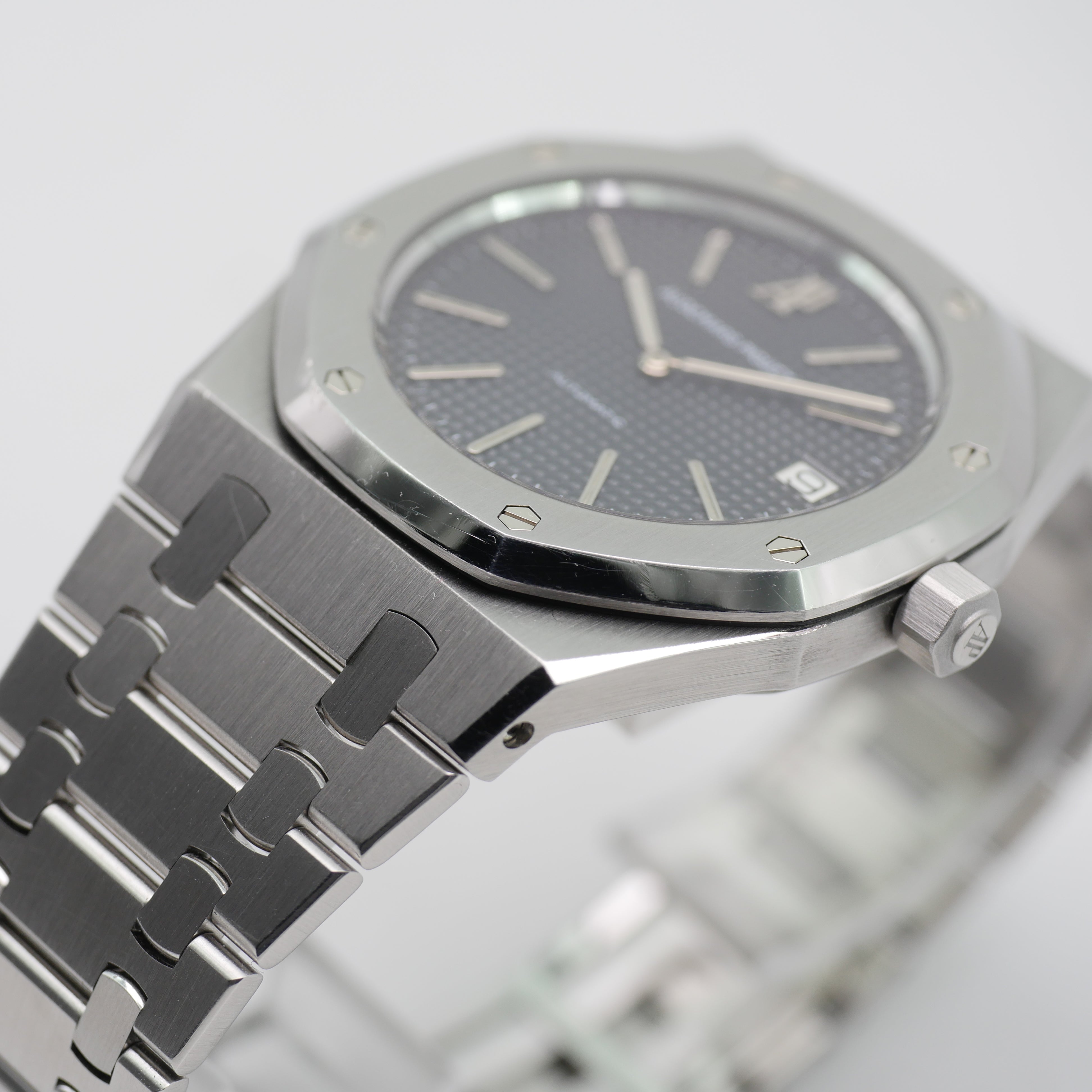 Audemars Piguet Royal Oak "Jumbo" Steel 14802ST - 1993 - limited model to 1000 pieces. - Includes recent service from Audemars Piguet 