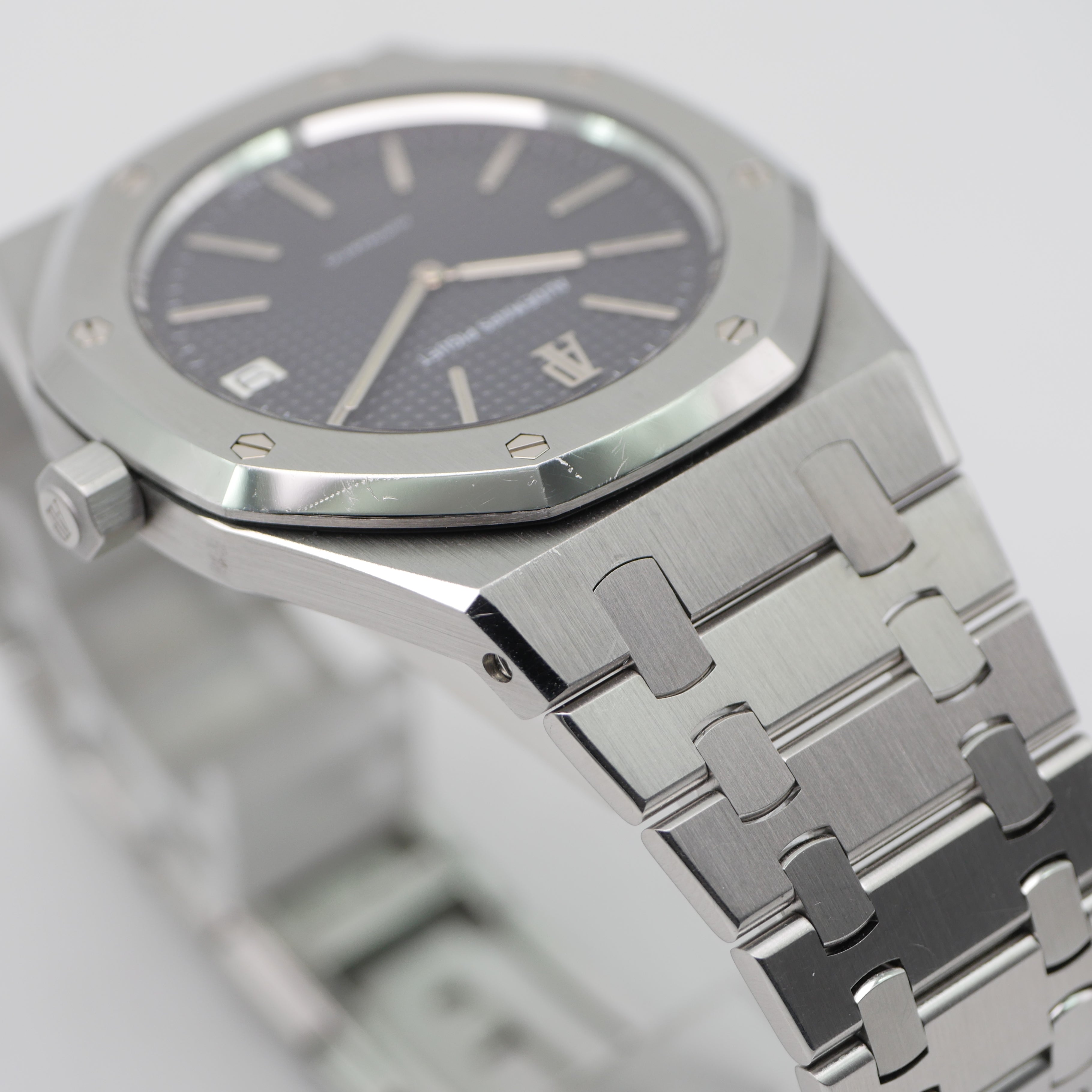 Audemars Piguet Royal Oak "Jumbo" Steel 14802ST - 1993 - limited model to 1000 pieces. - Includes recent service from Audemars Piguet 