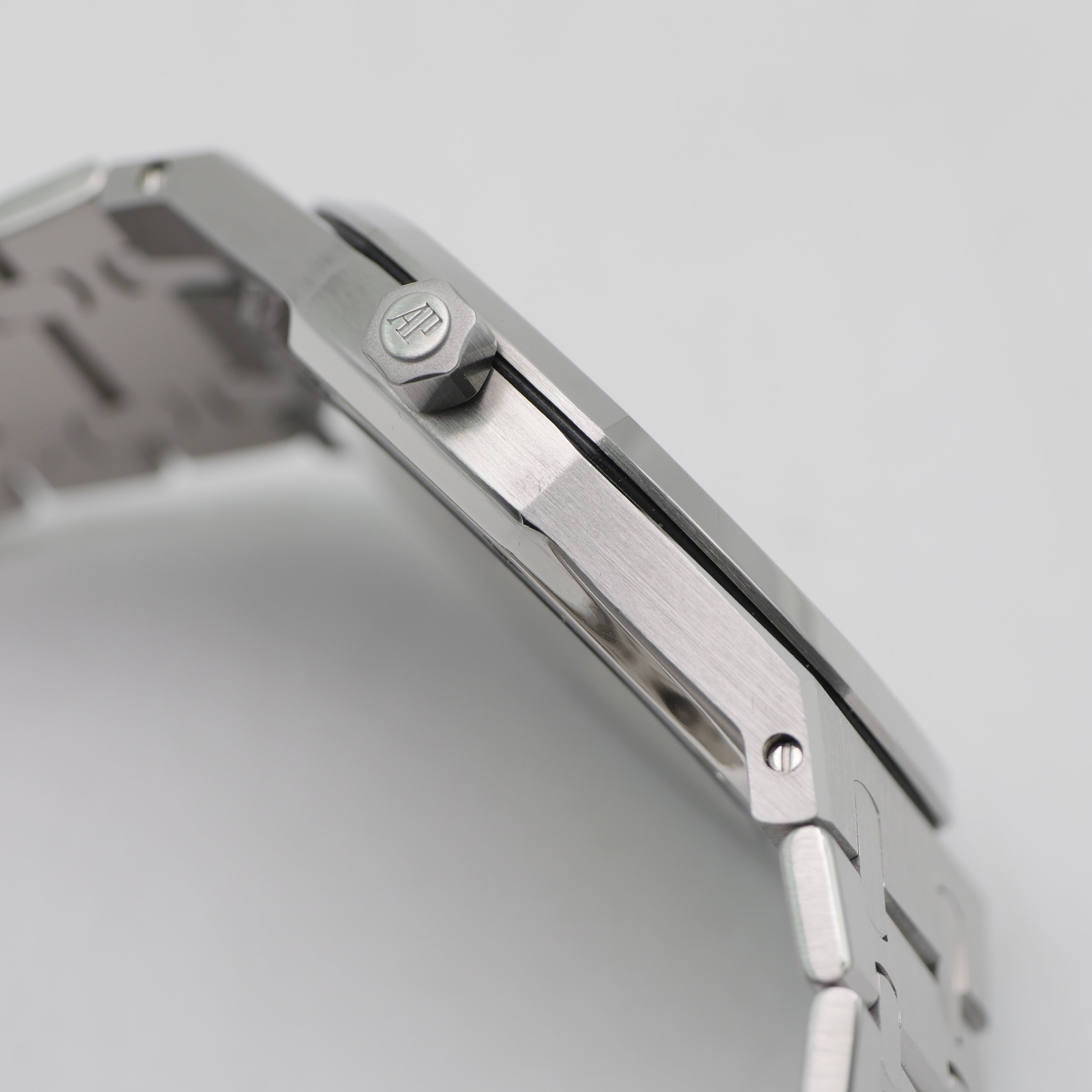 Audemars Piguet Royal Oak "Jumbo" Steel 14802ST - 1993 - limited model to 1000 pieces. - Includes recent service from Audemars Piguet 