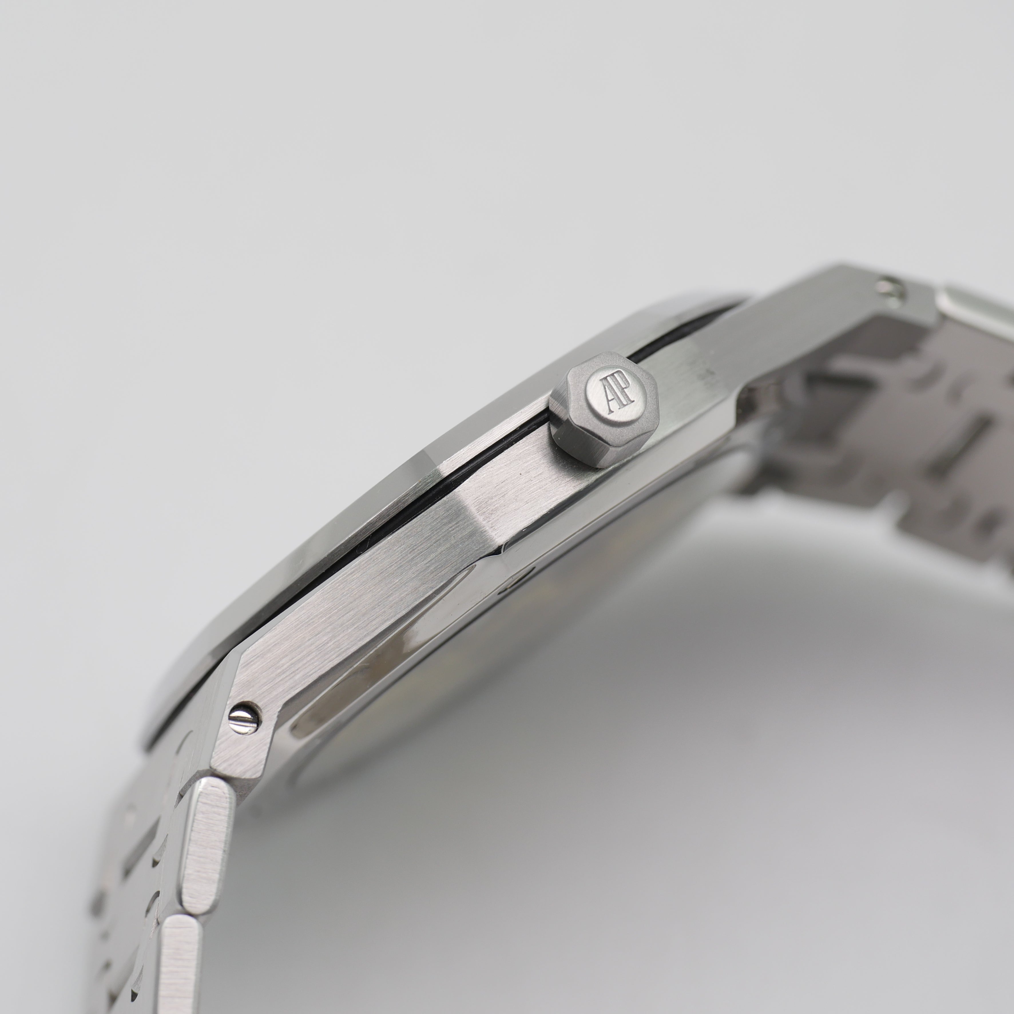 Audemars Piguet Royal Oak "Jumbo" Steel 14802ST - 1993 - limited model to 1000 pieces. - Includes recent service from Audemars Piguet 