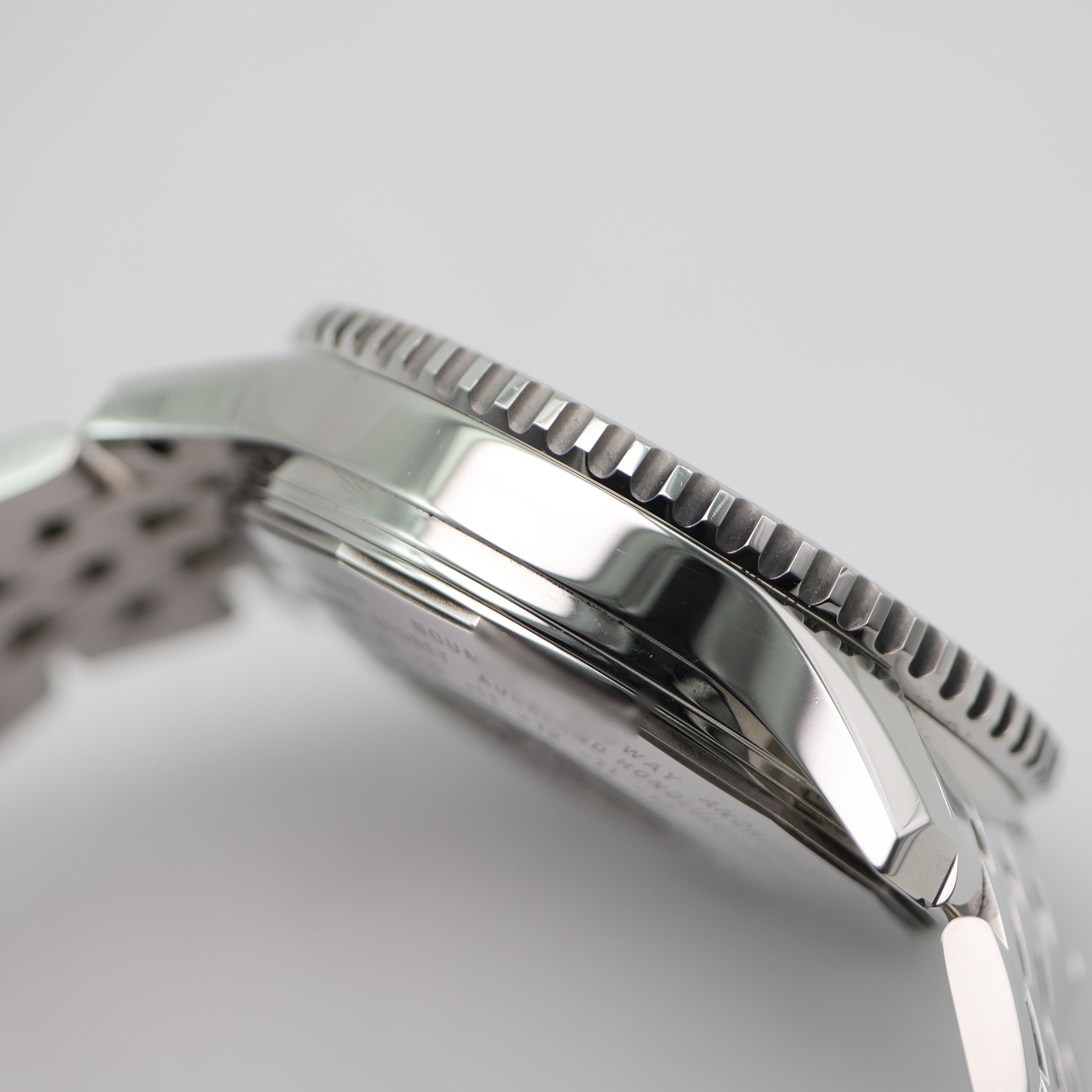 Breitling Navitimer World Steel A2432212 - 2013