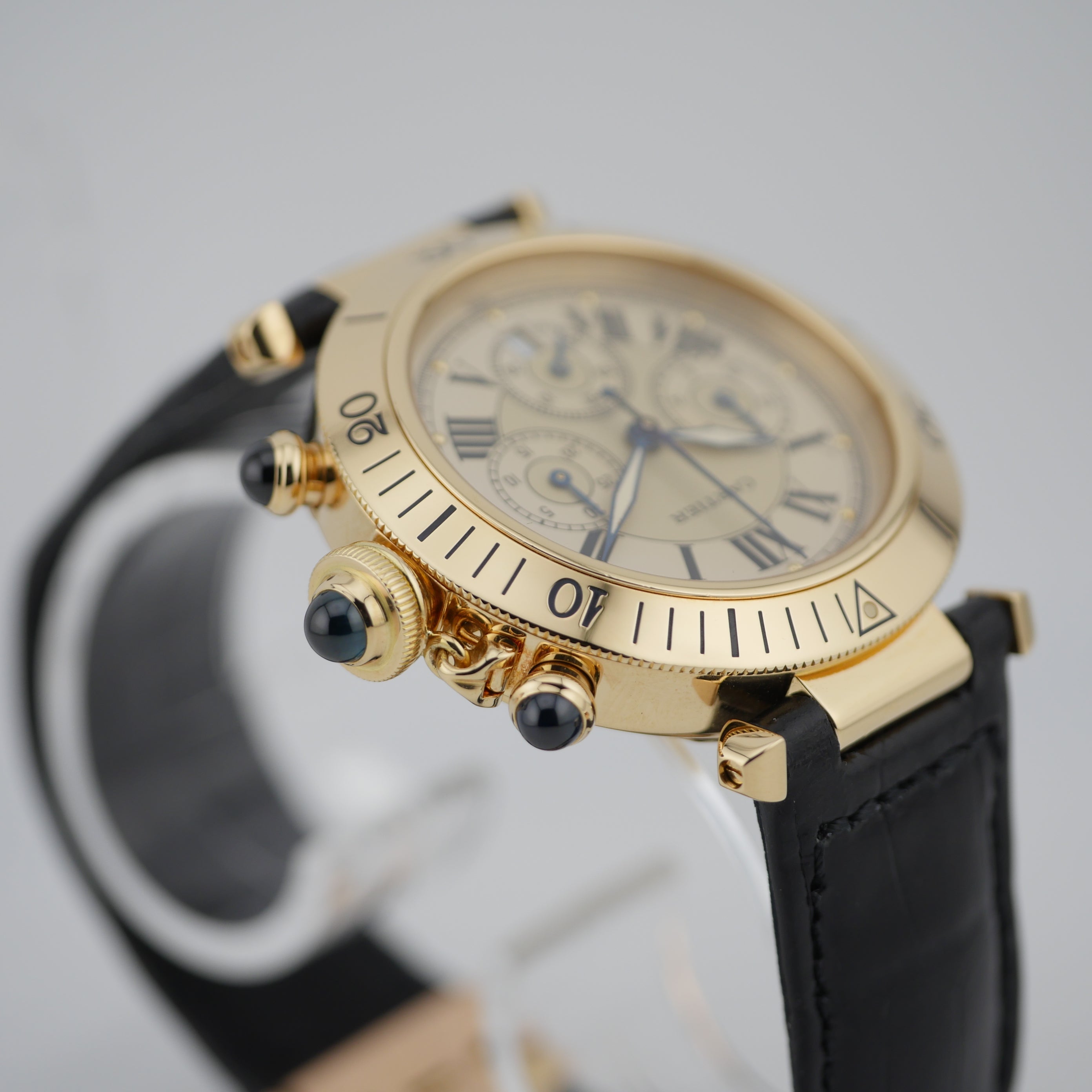 Cartier Pasha Chronograph Gelbgold 2111