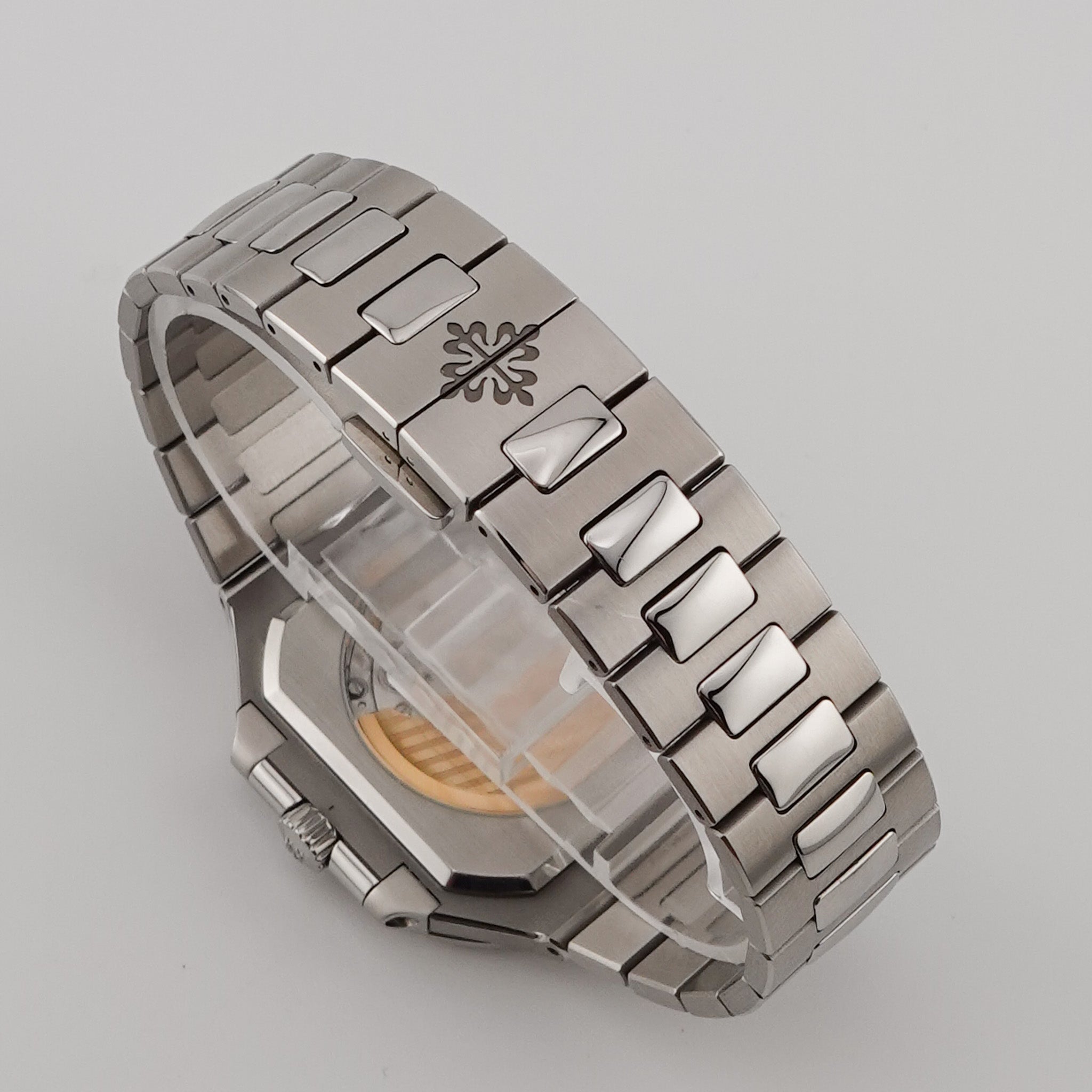 Patek Philippe Cubitus Stahl  5821/1A - 2024