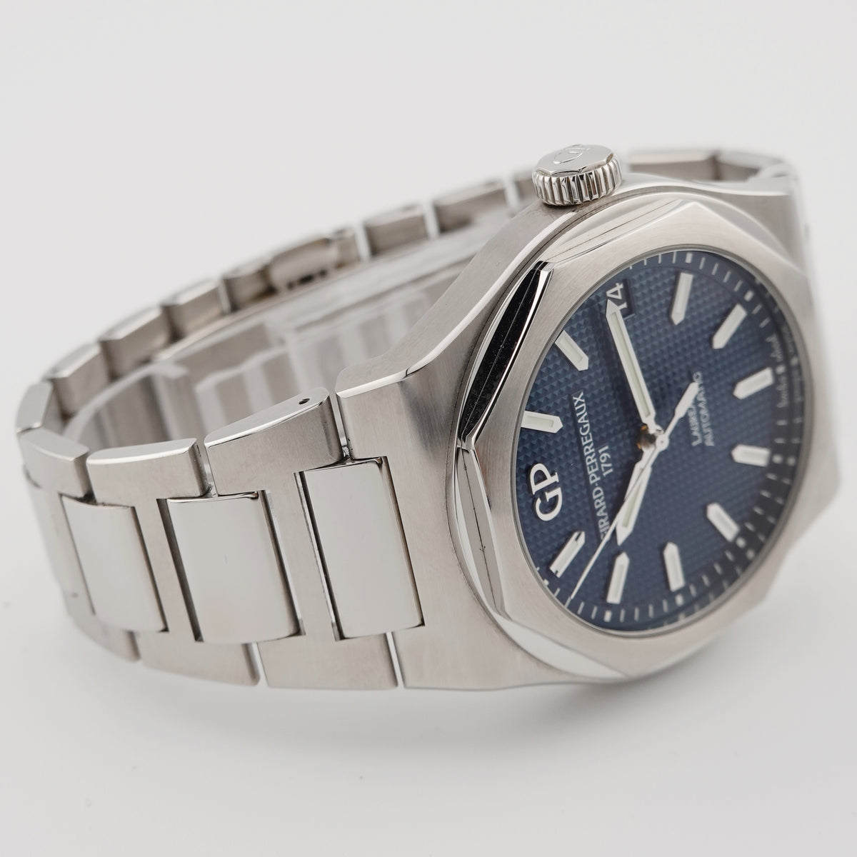 Girard Perregaux Laureato 81010-11-431-11A - 2021