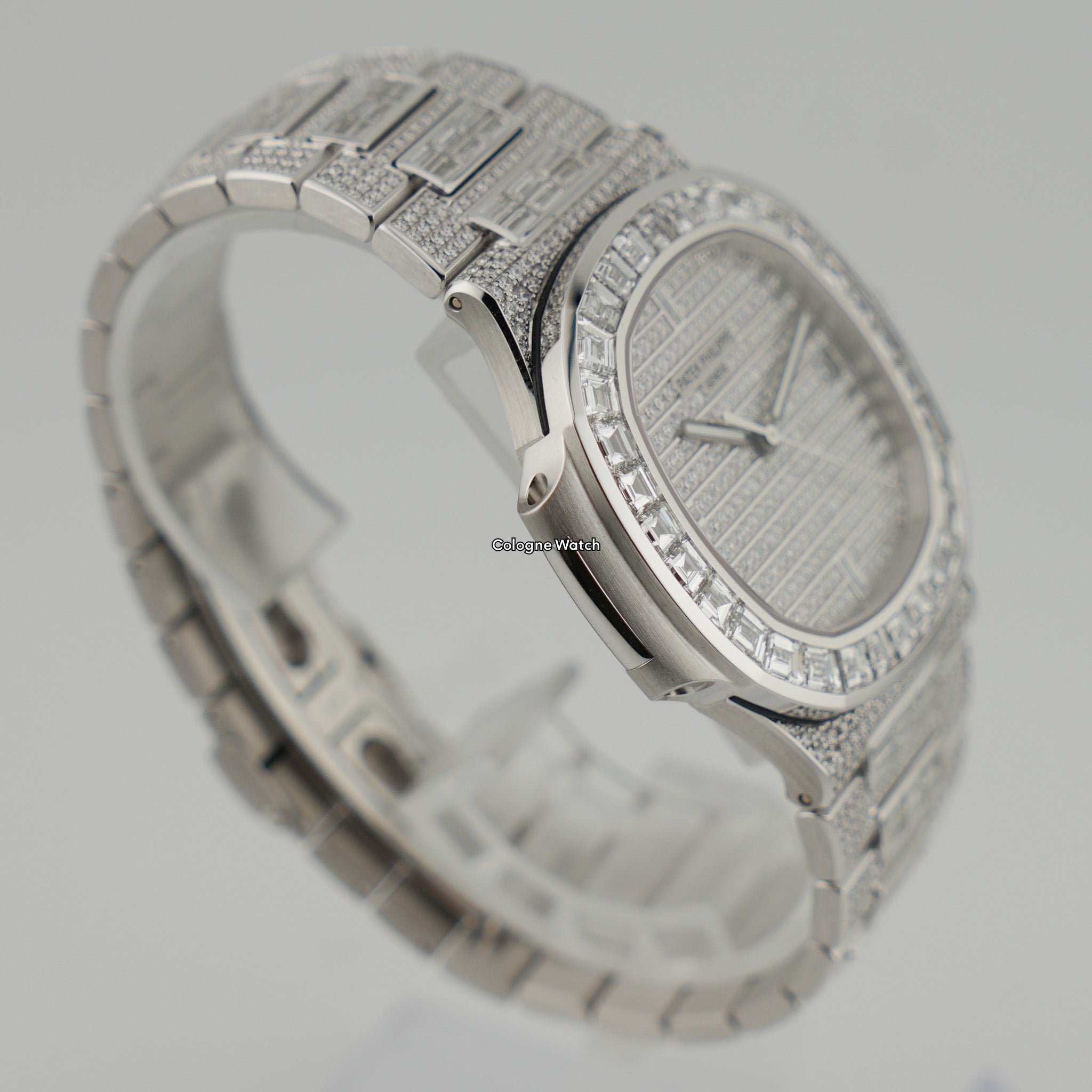Patek Philippe Nautilus 5719/10G - 2023