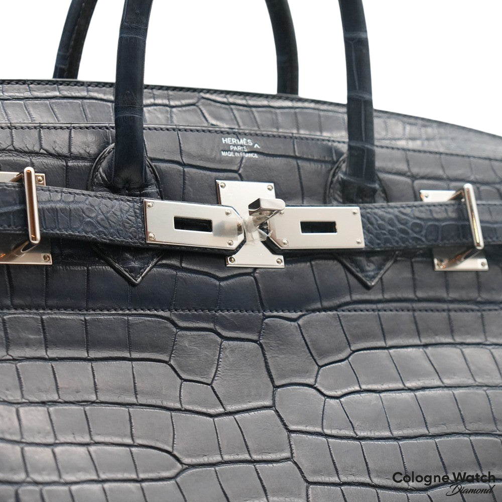 Hermès Hac 40 aus Krokodil Leder mit Palladium Beschlägen in Dunkelblau