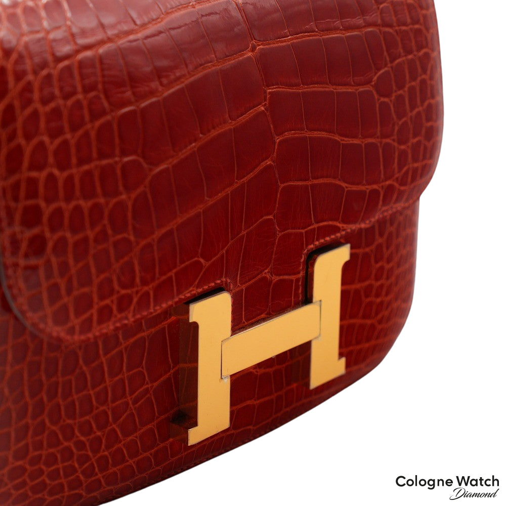 Hermès Constance 24 in Alligator Leder mit Gelbgold Beschlägen in Rouge de Coeur