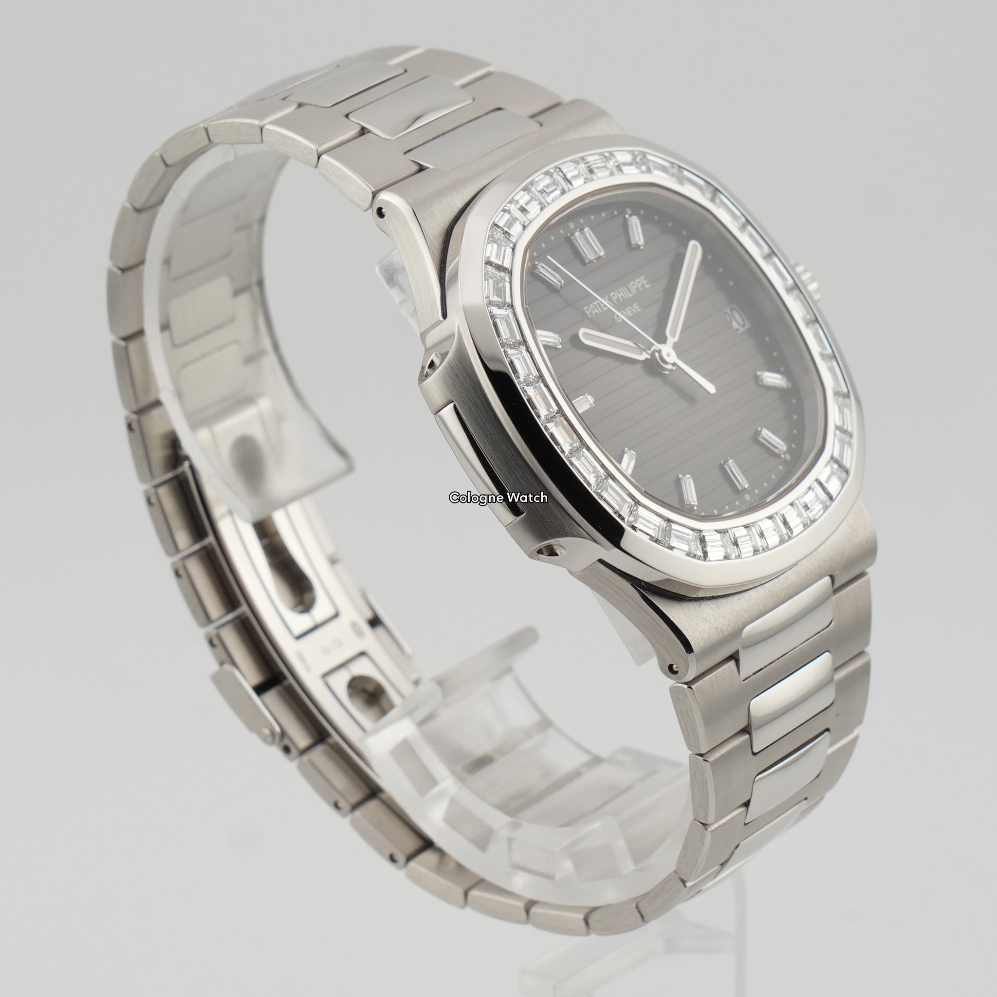 Patek Philippe Nautilus Platinum Factory 5711/110P-001 - 2022