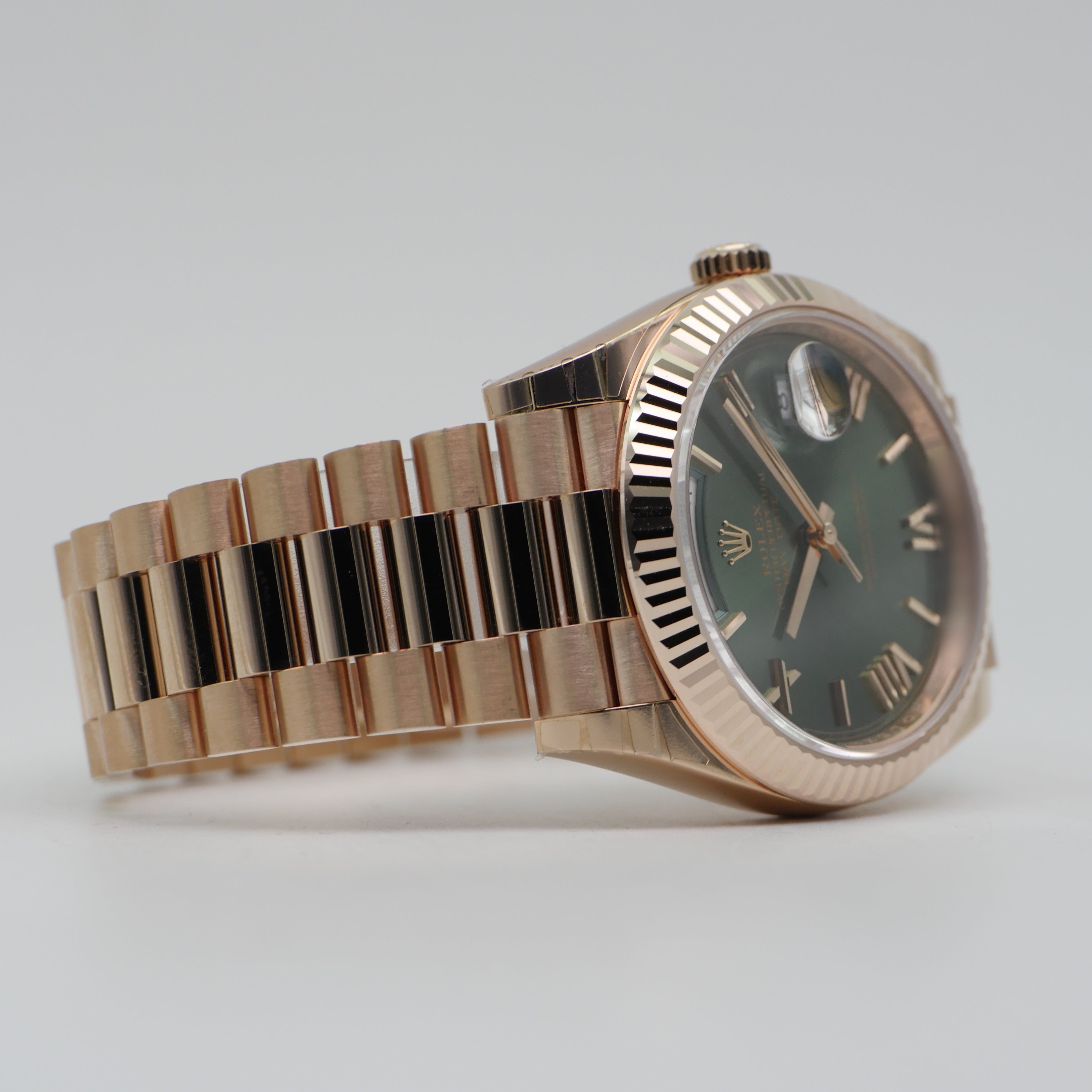 Rolex Day-Date 40 Roségold Olive Green Dial 228235 - 2026 Verklebt