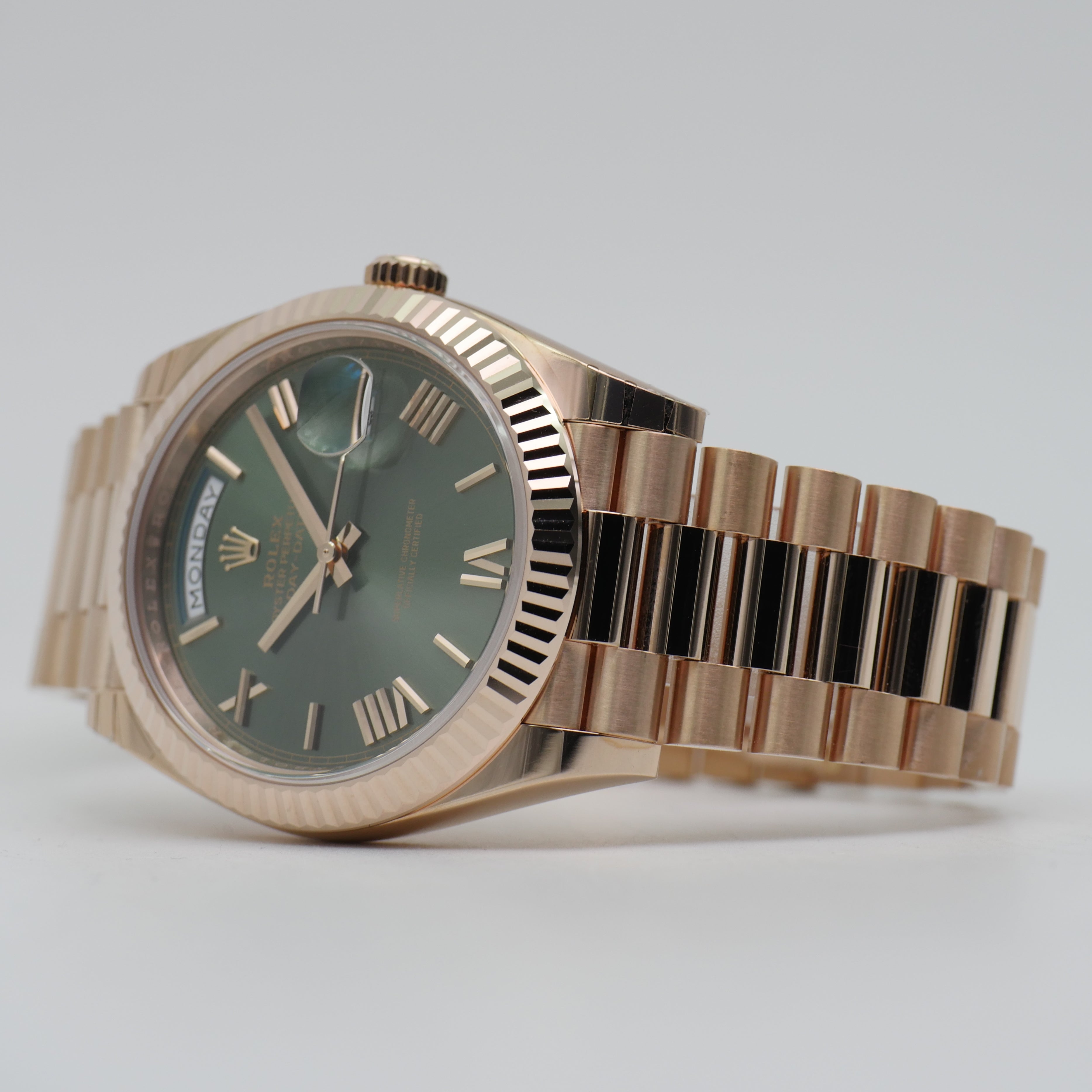 Rolex Day-Date 40 Roségold Olive Green Dial 228235 - 2026 Verklebt