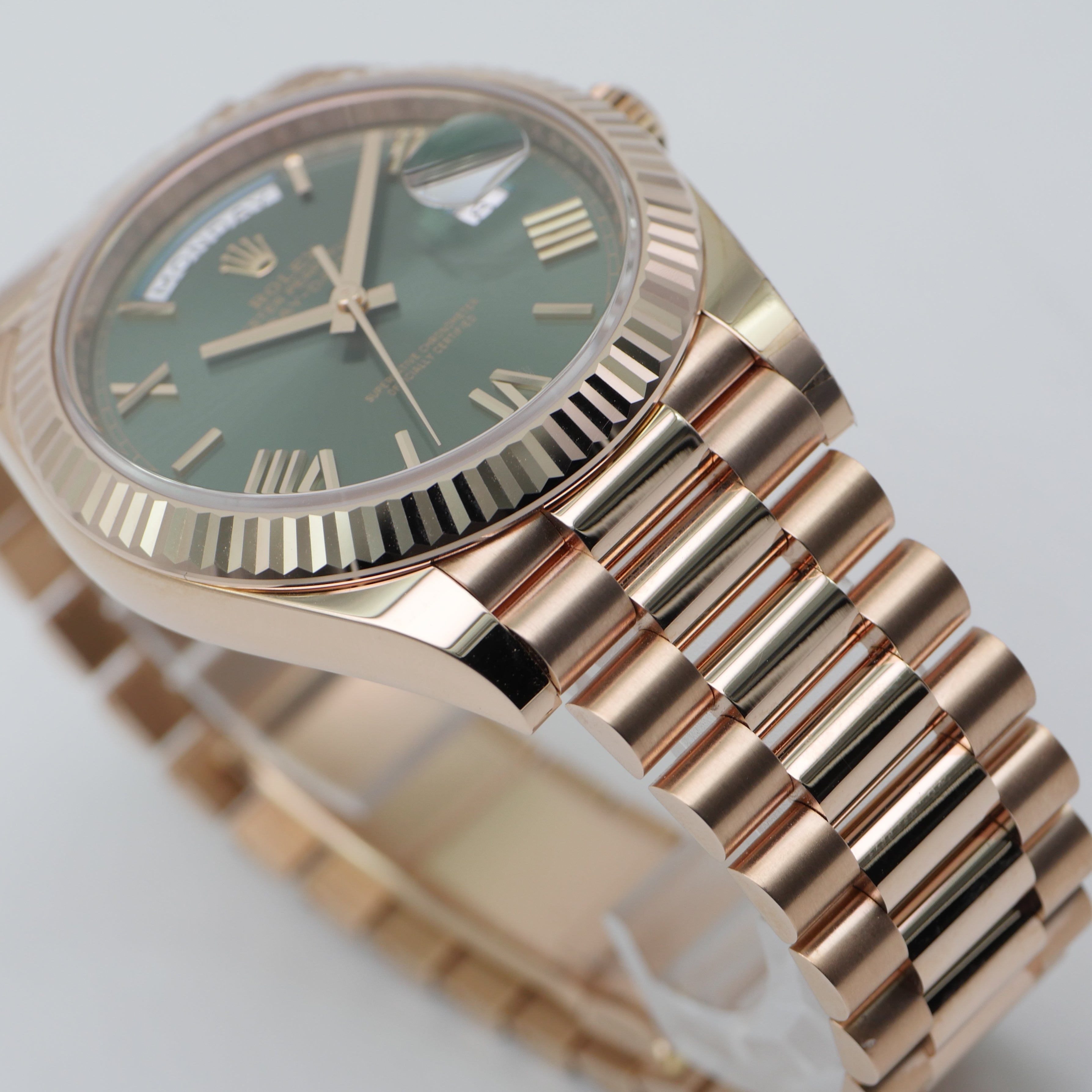 Rolex Day-Date 40 Roségold Olive Green Dial 228235 - 2026 Verklebt