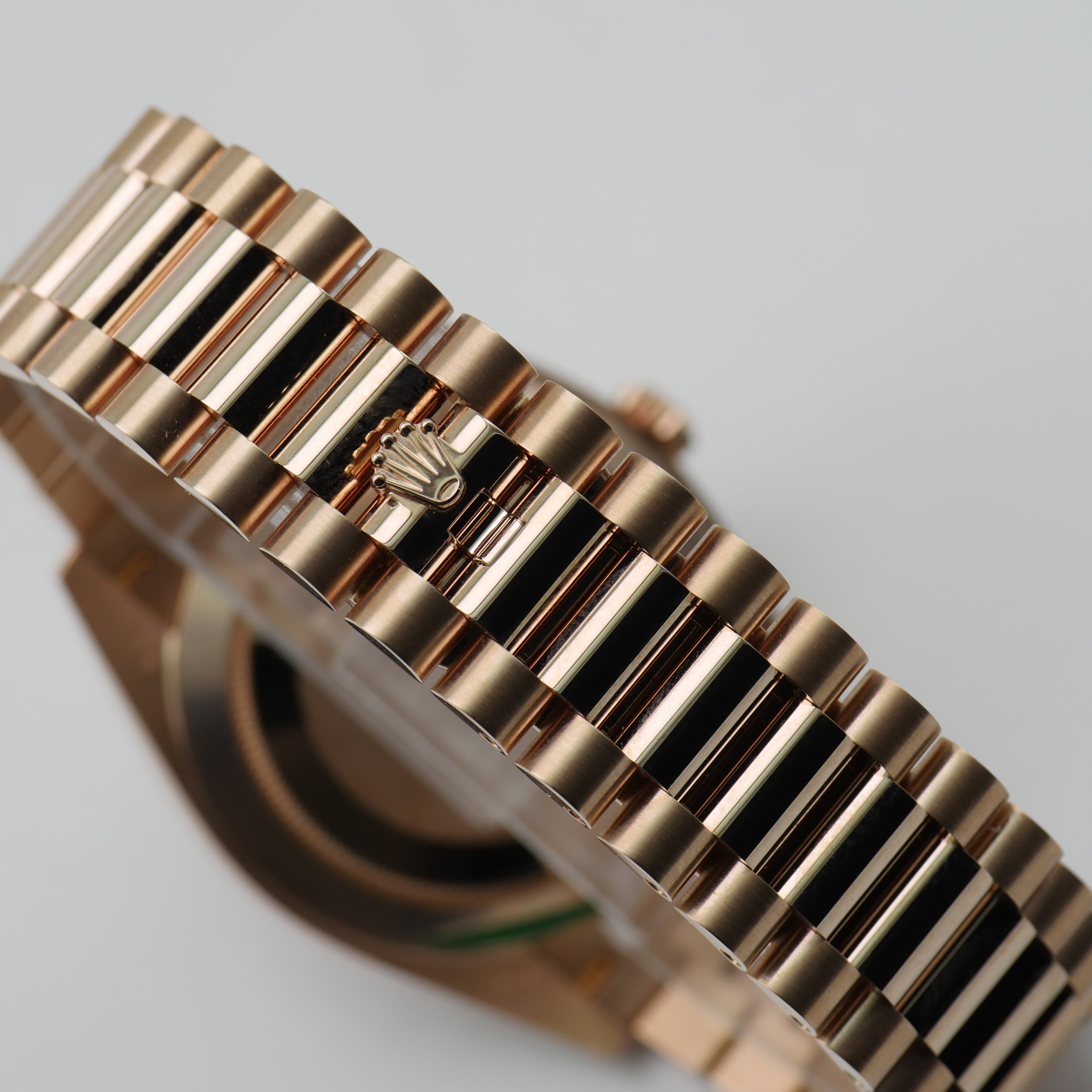 Rolex Day-Date 40 Roségold Olive Green Dial 228235 - 2026 Verklebt