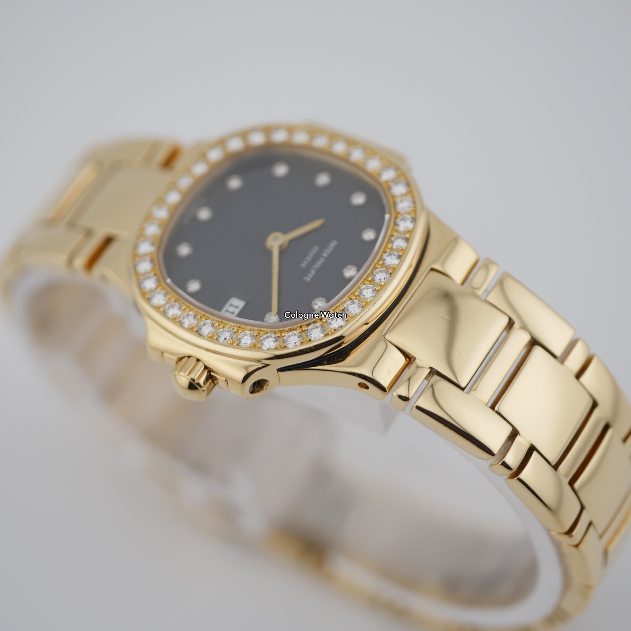 Patek Philippe Lady Nautilus Yellow Gold 4700