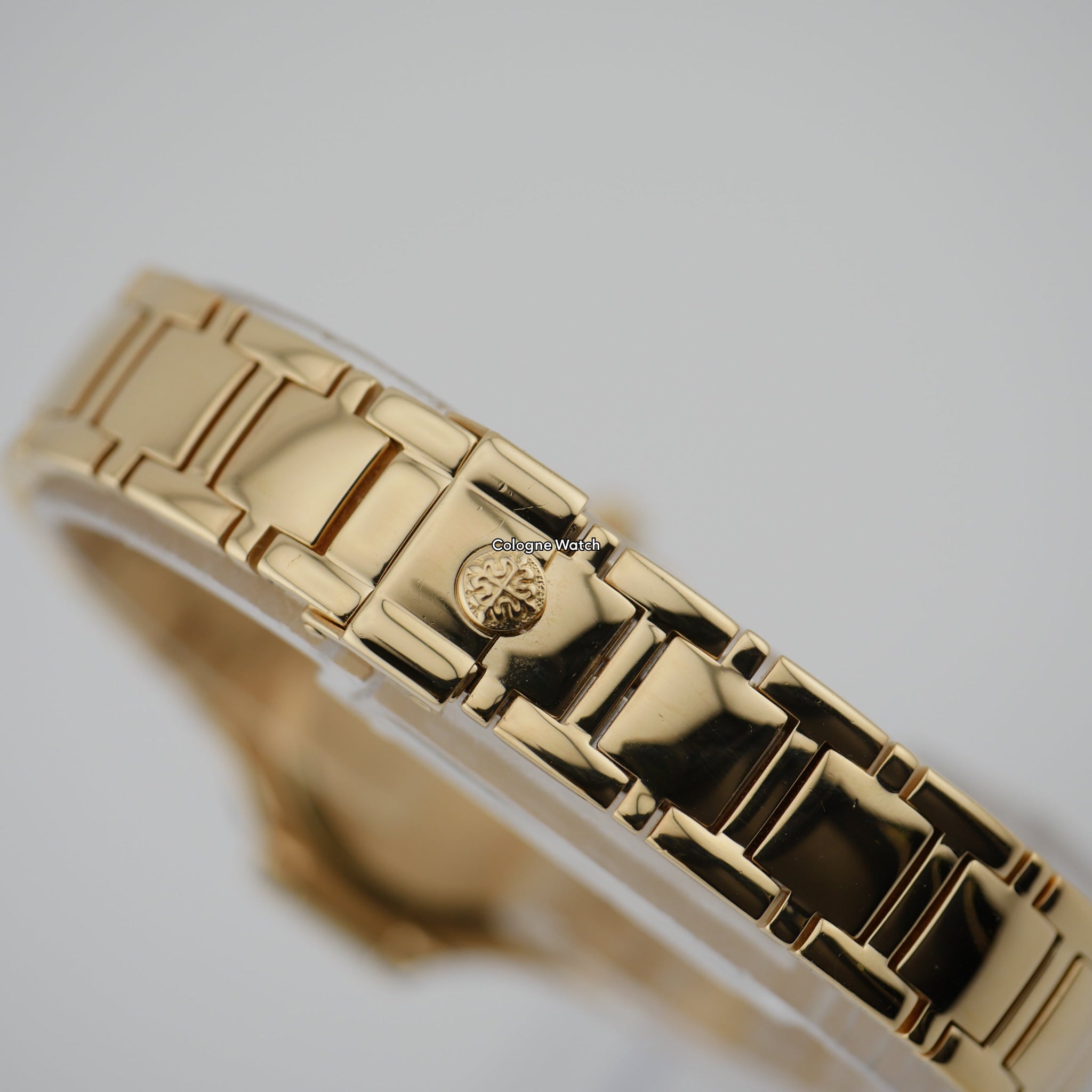 Patek Philippe Lady Nautilus Yellow Gold 4700