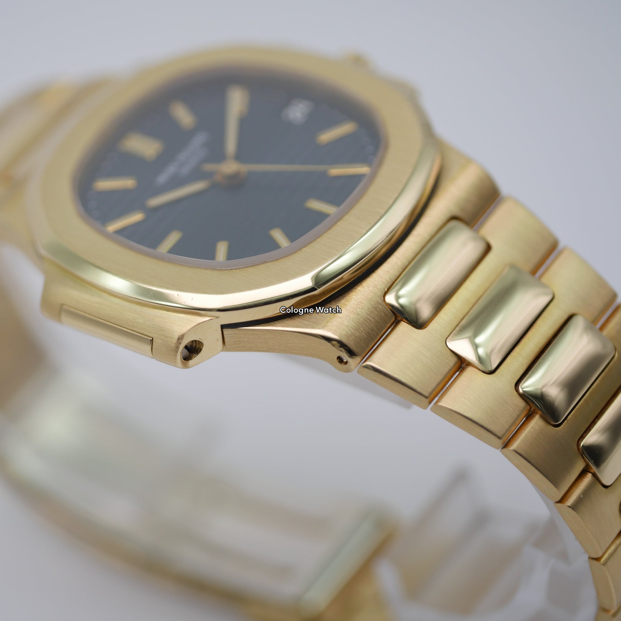 Patek Philippe Nautilus 3800 - Yellow Gold